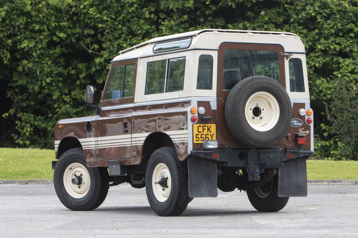 Alpine Windows Land Rover Lot 141 - 1982 Land Rover 88 Series III County