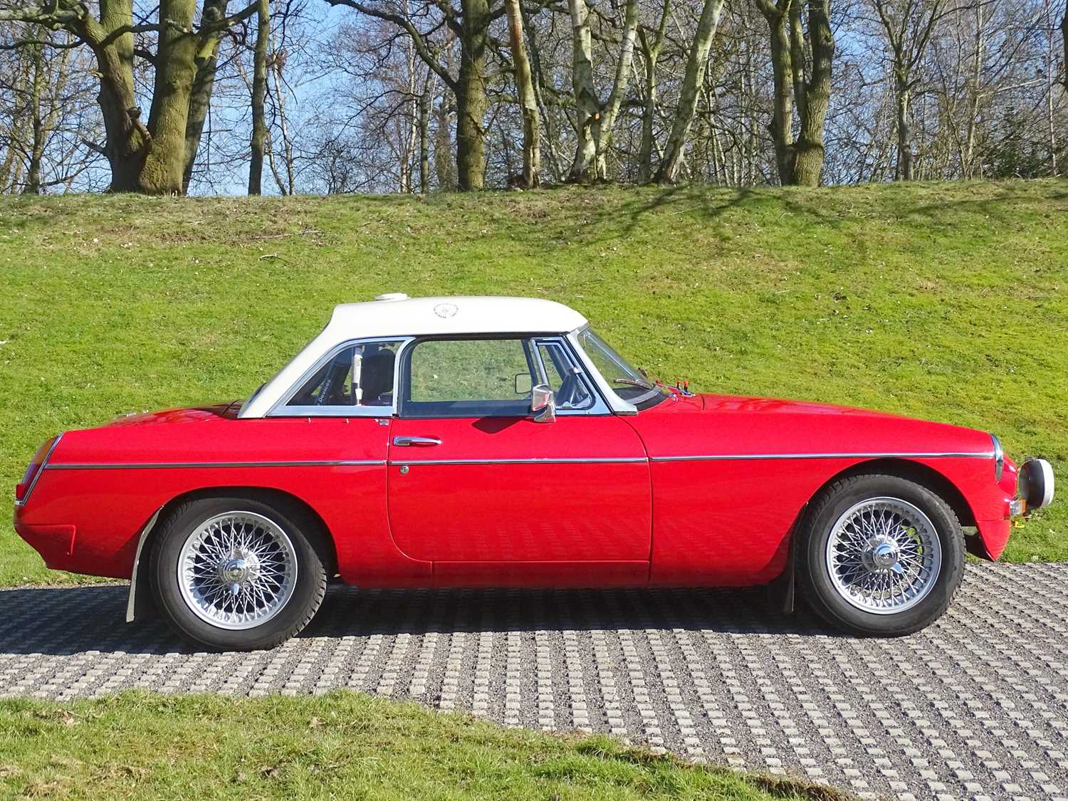 Lot 118 - 1964 MG B Roadster