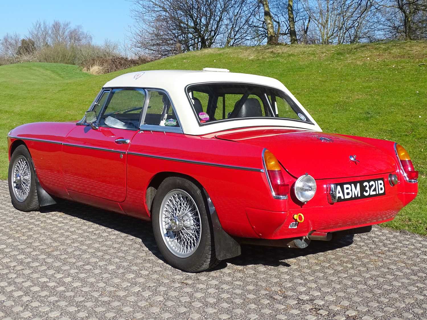 Lot 118 - 1964 MG B Roadster