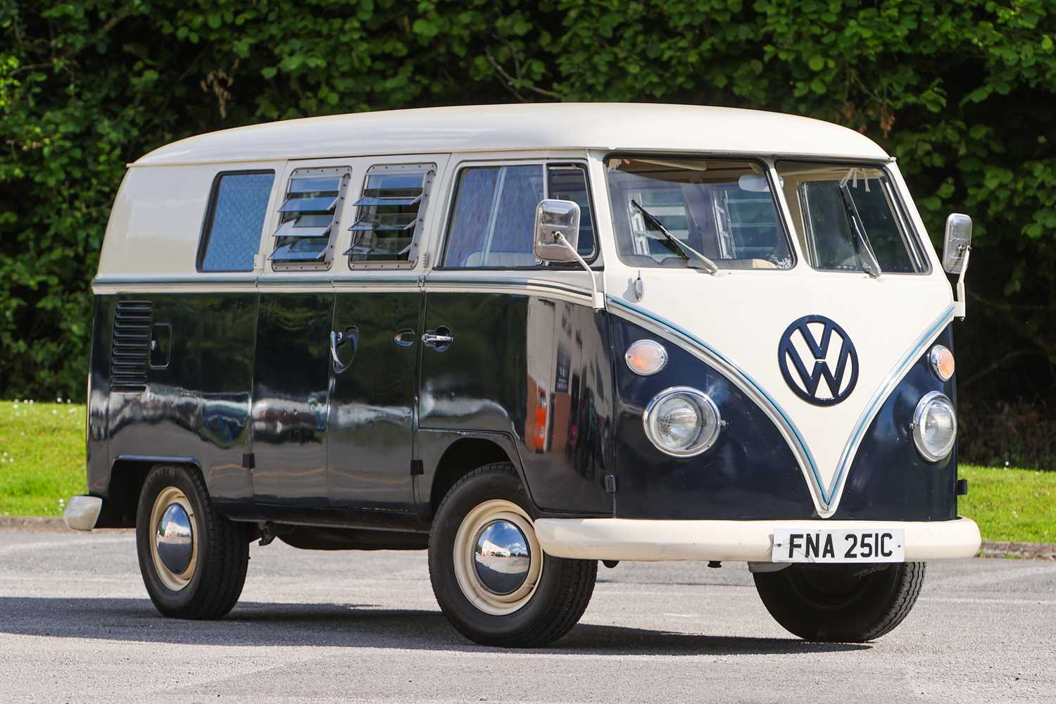 Lot 164 - 1965 Volkswagen Type 2 Kombi