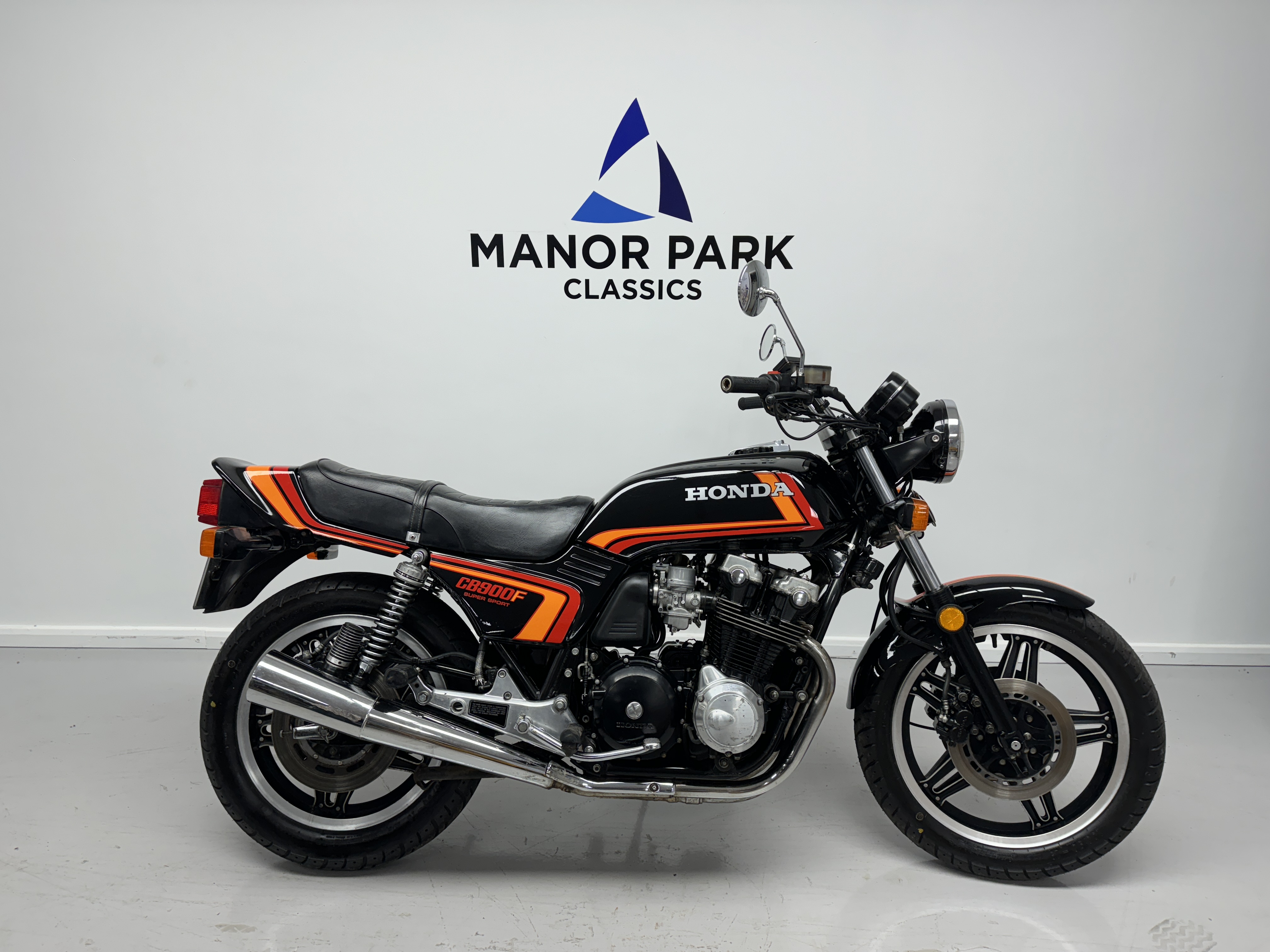 Lot 55 - 1982 Honda CB900F