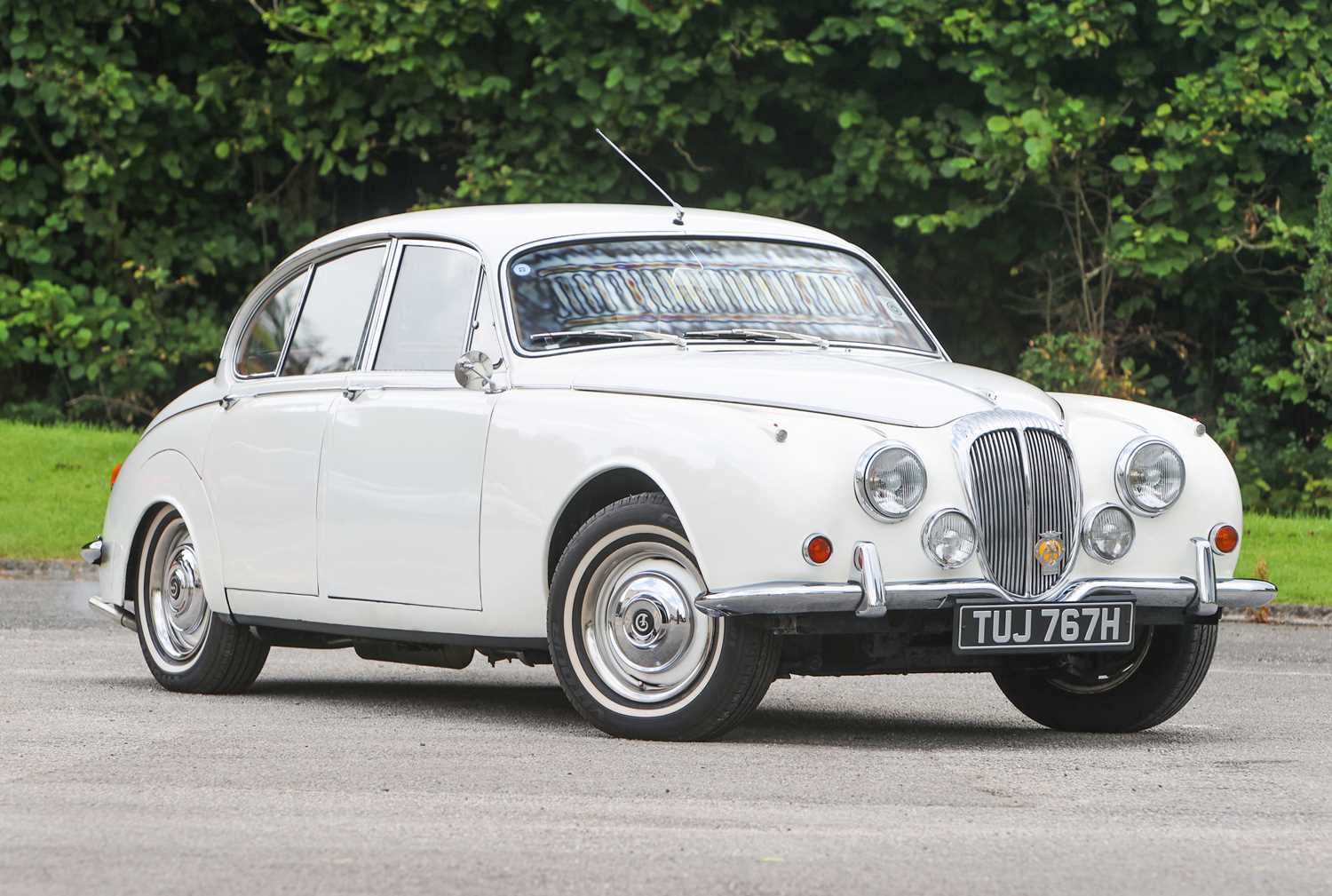 Lot 38 - 1969 Daimler V8-250