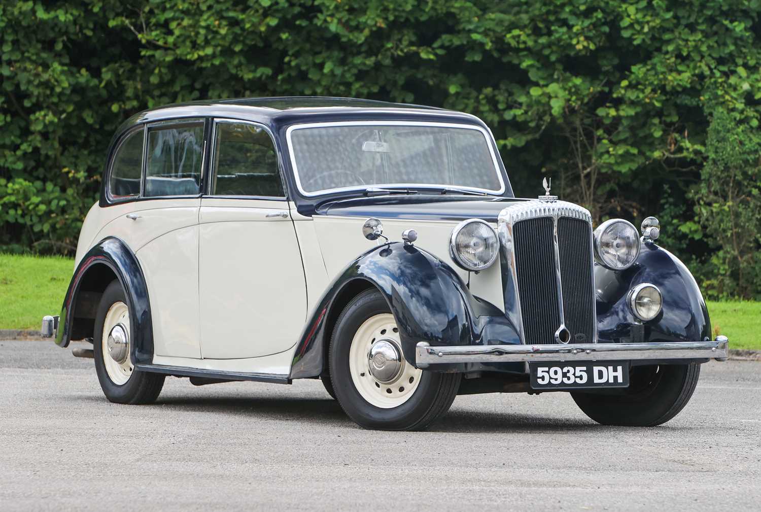 Lot 26 - 1948 Daimler DB18 Saloon