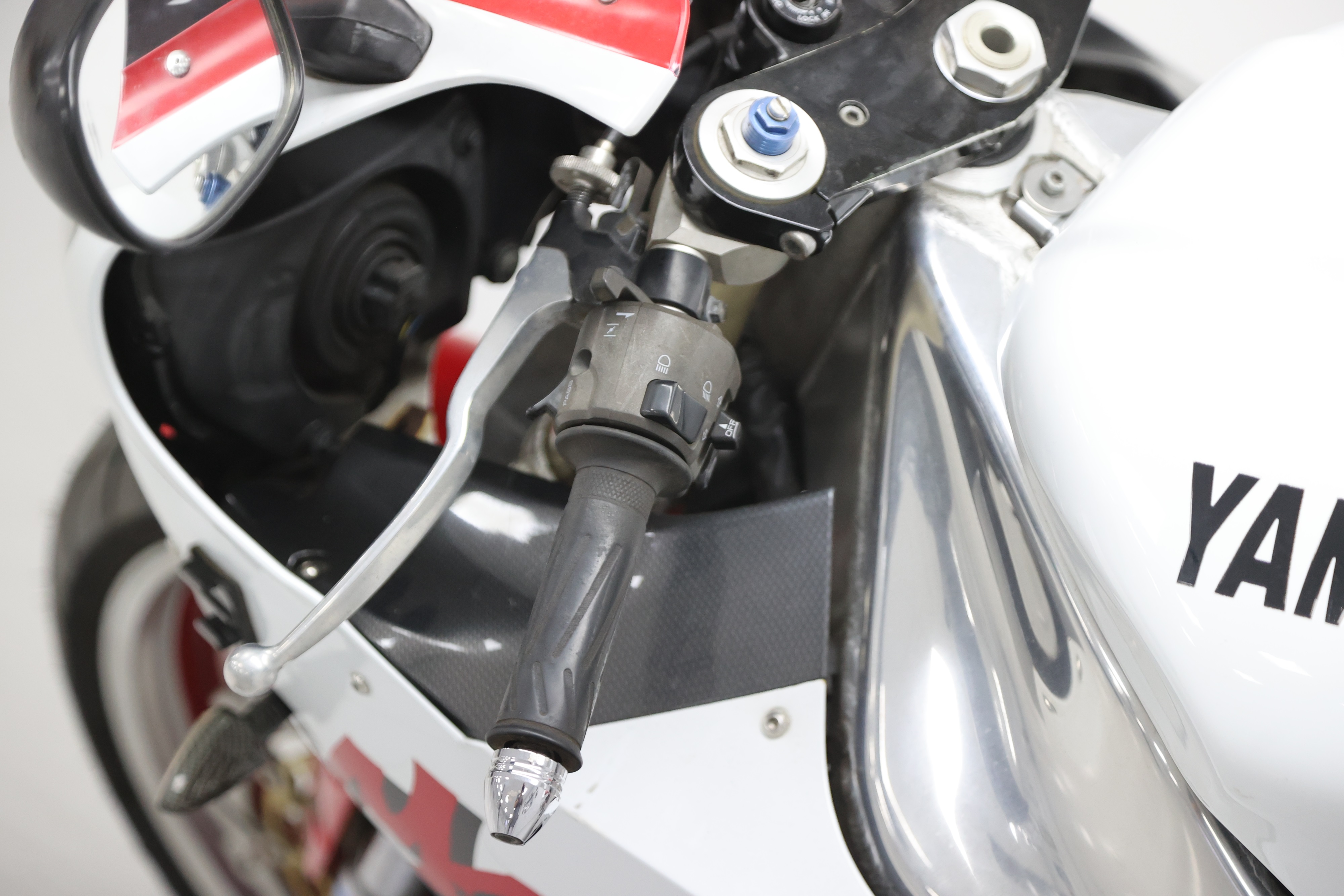 Lot 238 - 1998 Yamaha YZF-R1