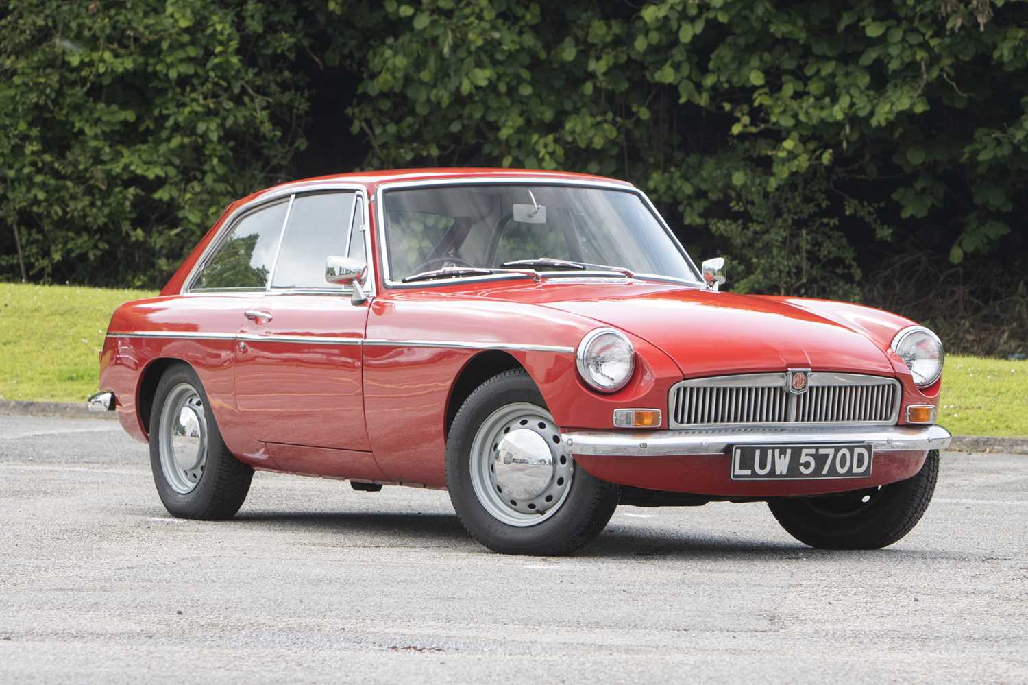 Lot 15 - 1966 MG B GT