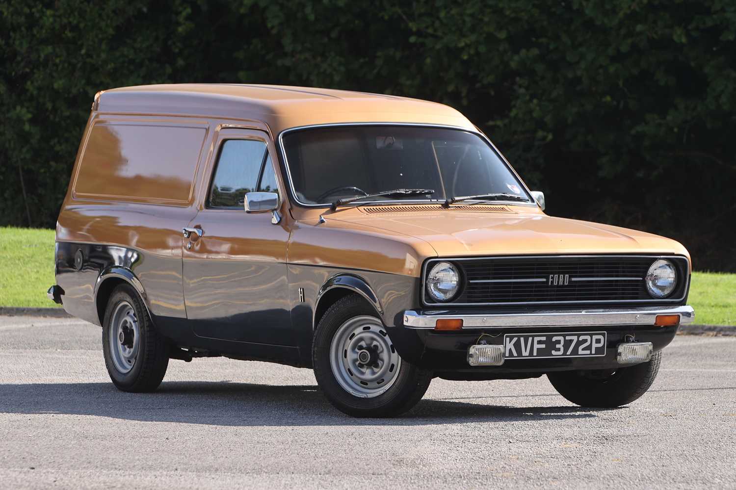 Lot 114 - 1975 Ford Escort 30 1100 Van