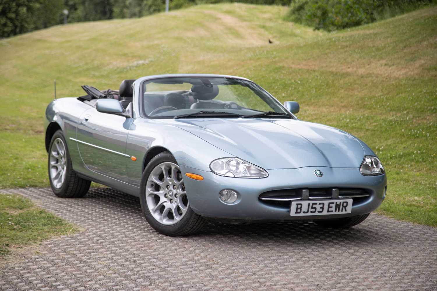 Lot 73 - 2003 Jaguar XK8 Convertible