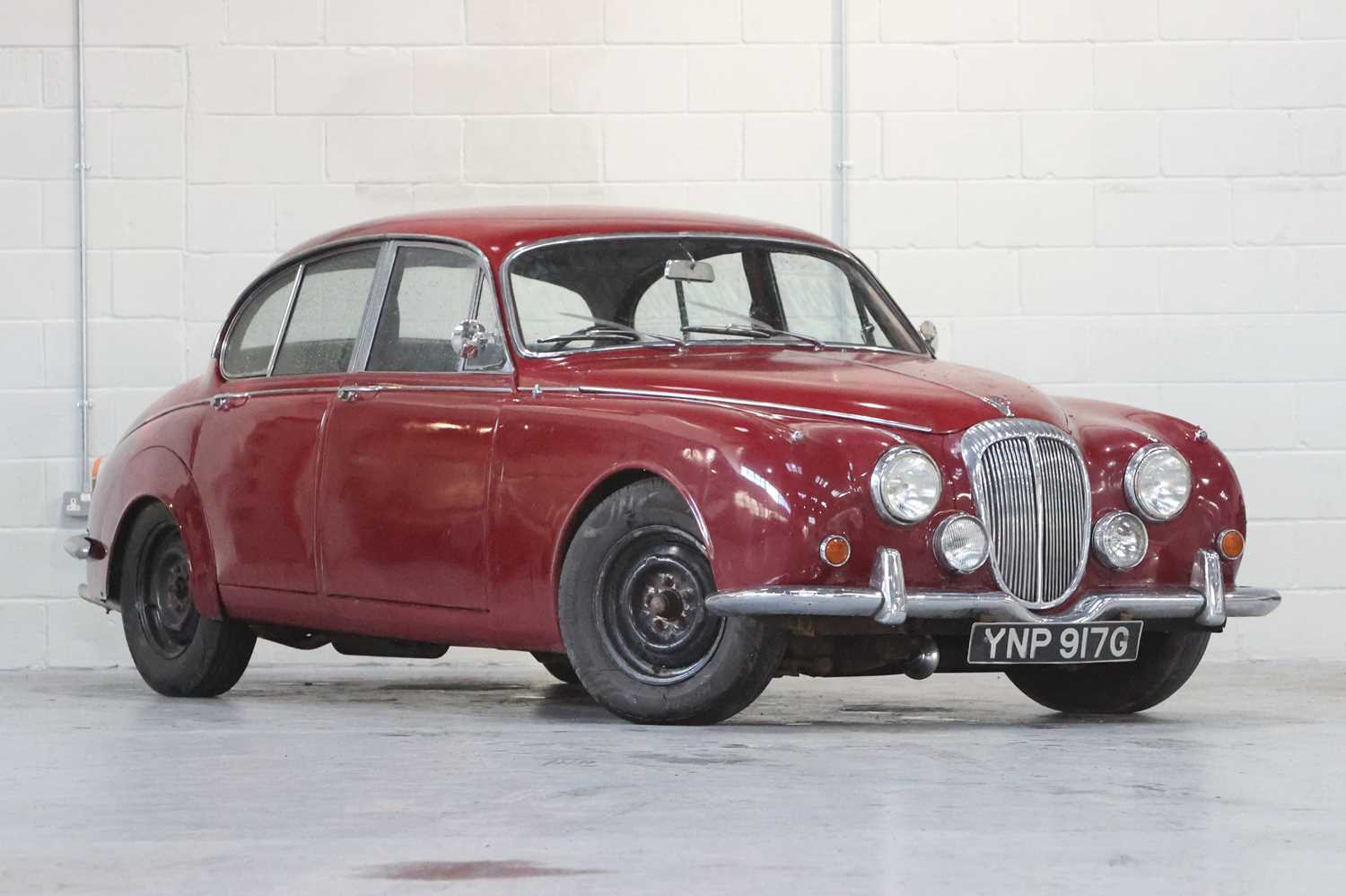 Lot 92 - 1968 Daimler V8-250