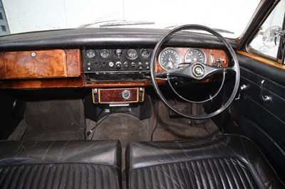 Lot 92 - 1968 Daimler V8-250