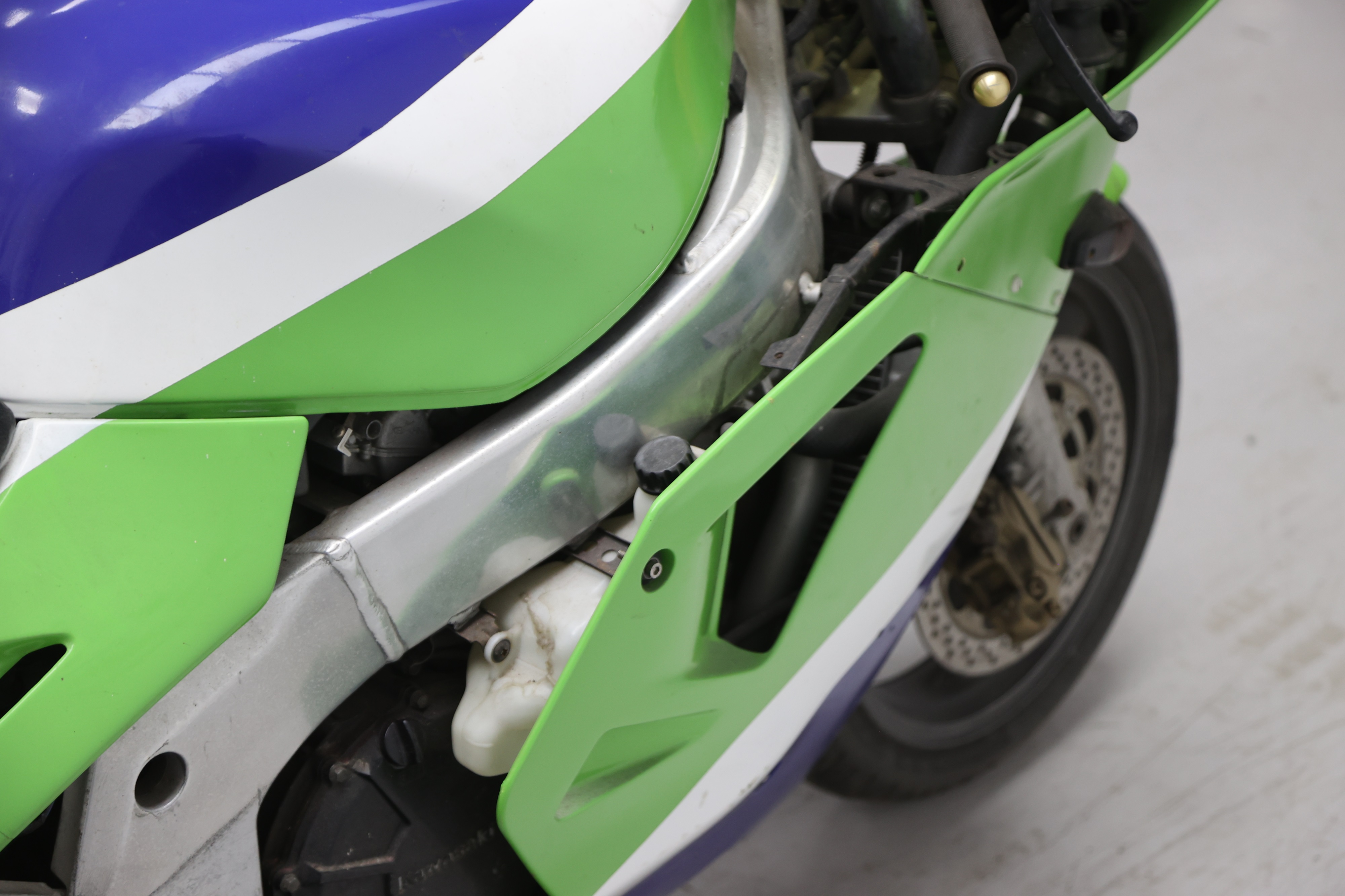 Lot 229 - 1990 Kawasaki ZXR750
