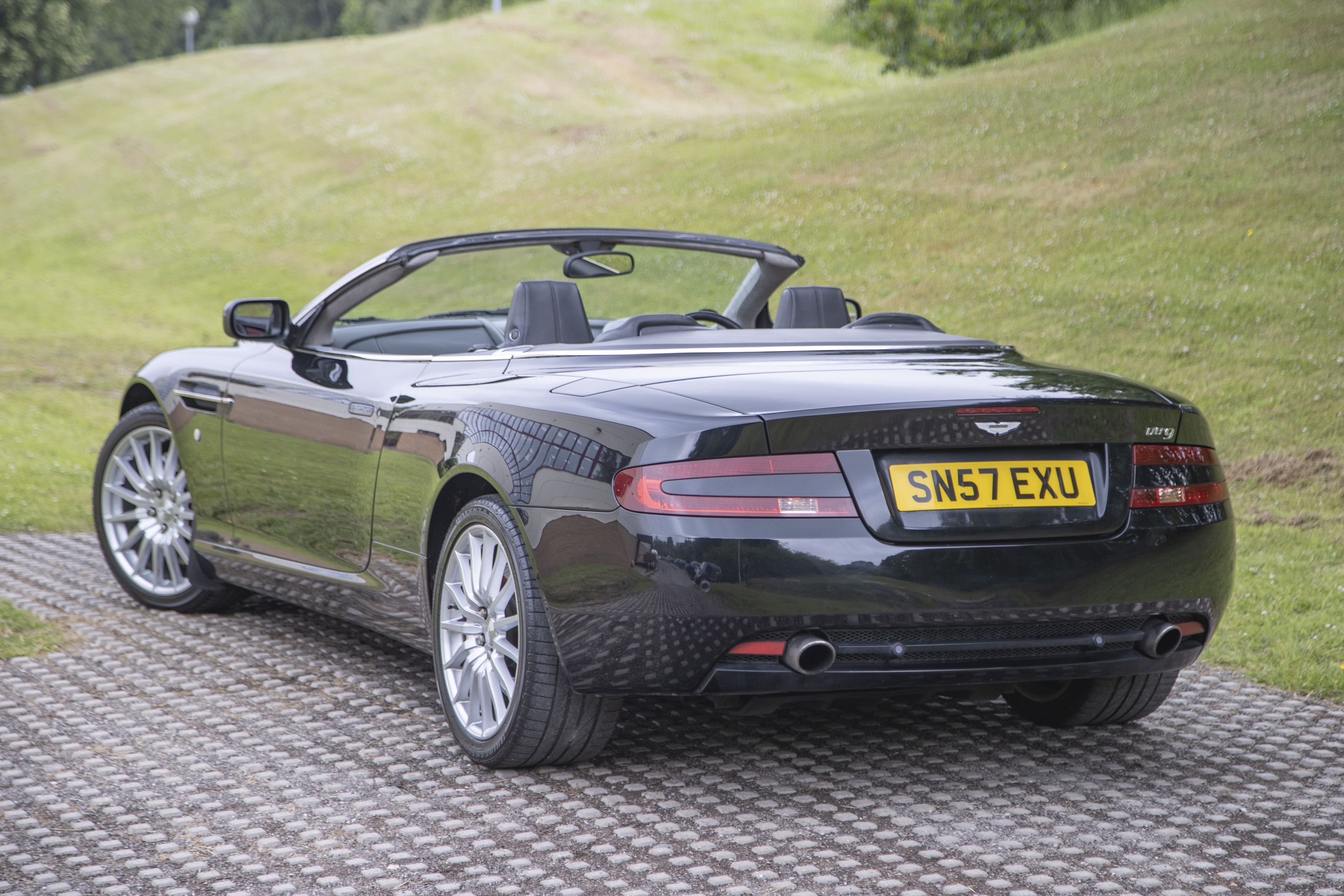 Lot 26 - 2007 Aston Martin DB9 Volante