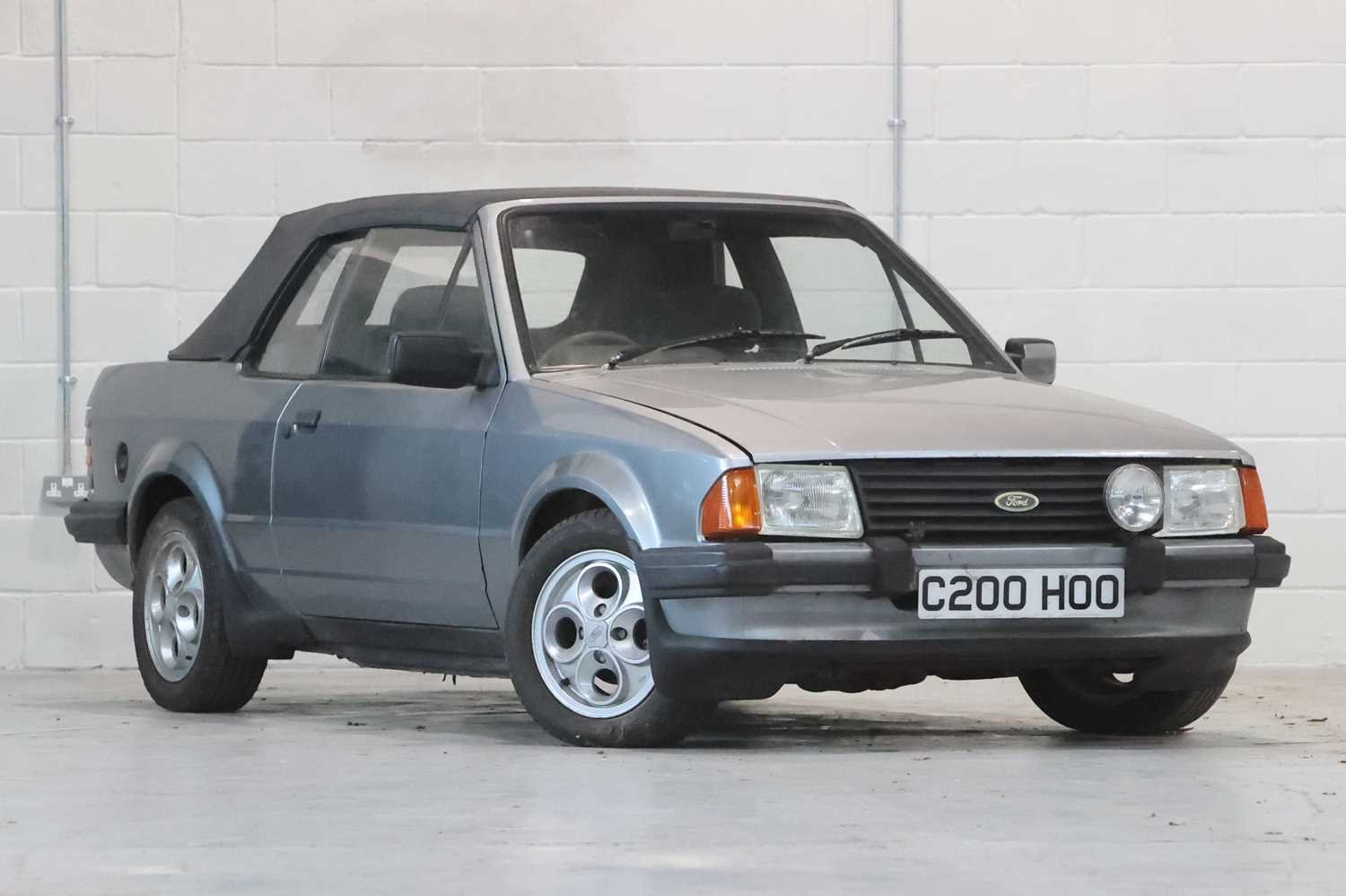 Lot 1985 Ford Escort 1.6i Cabriolet