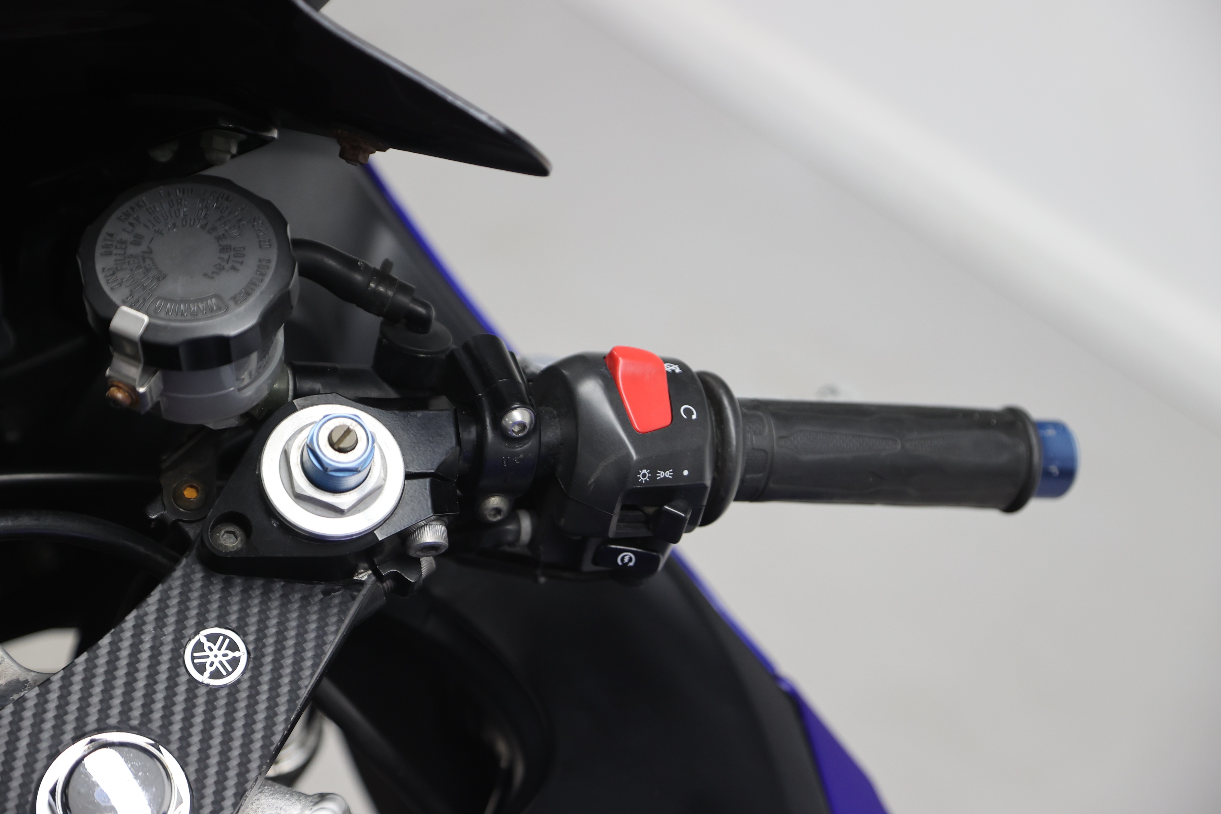 2002 R6 Rider. View Handlebars Lot 40 - 1999 Yamaha YZF-R6