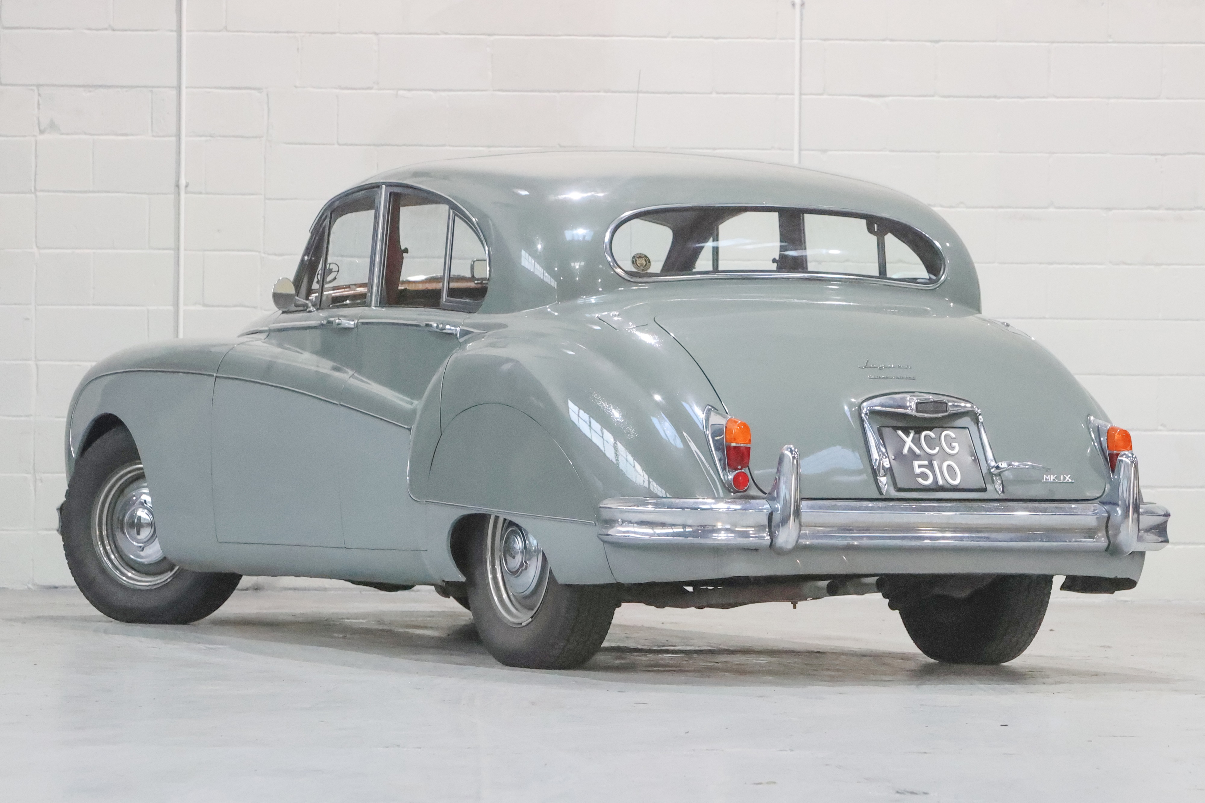 Lot 259 1960 Jaguar MK IX lot-259-1960-jaguar-mk-ix