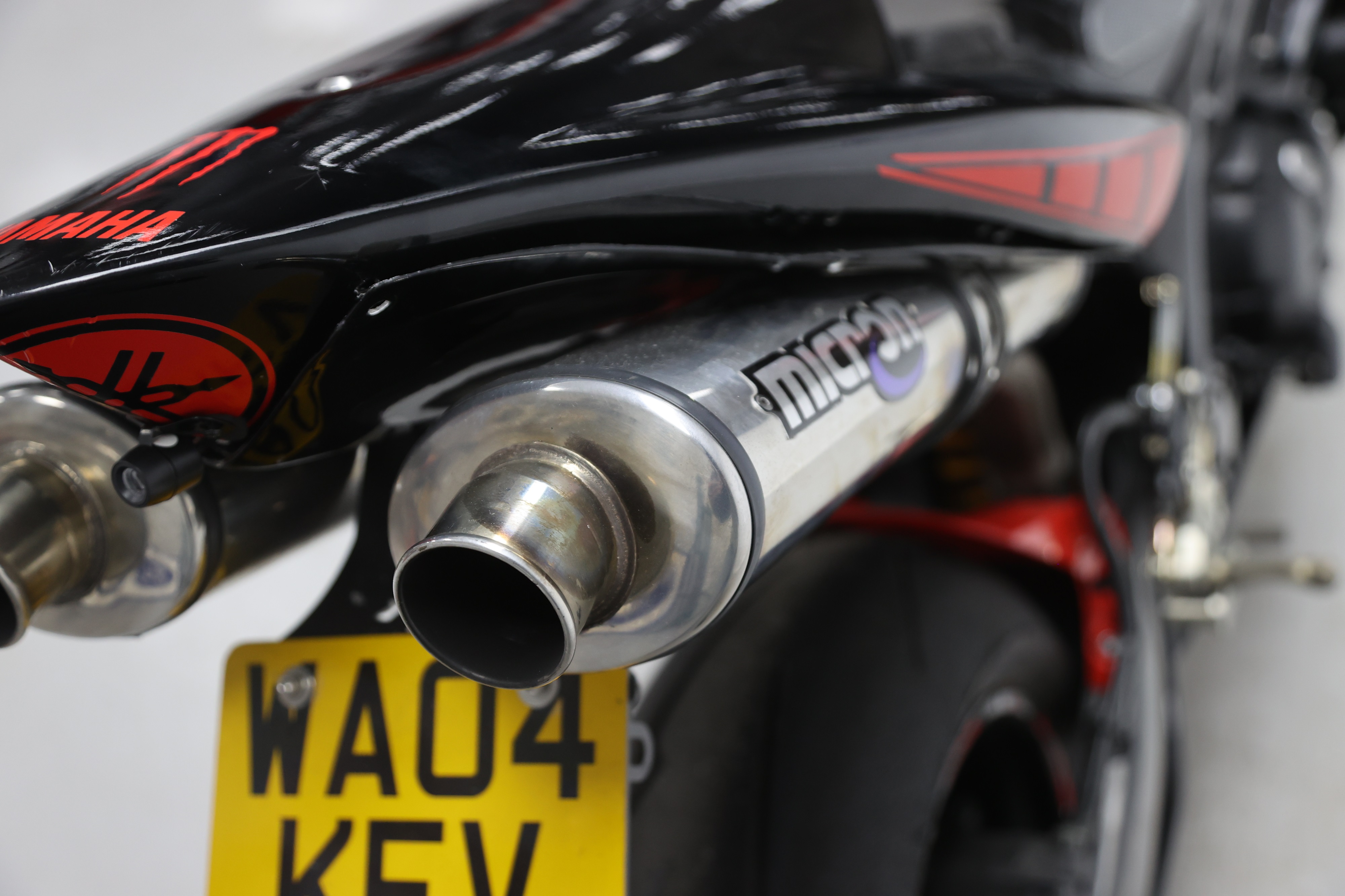 Lot 100 - 2004 Yamaha YZF-R1
