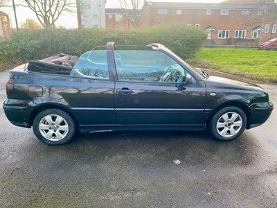 Lot 11 - 2000 Volkswagen Golf Avantgarde Cabriolet