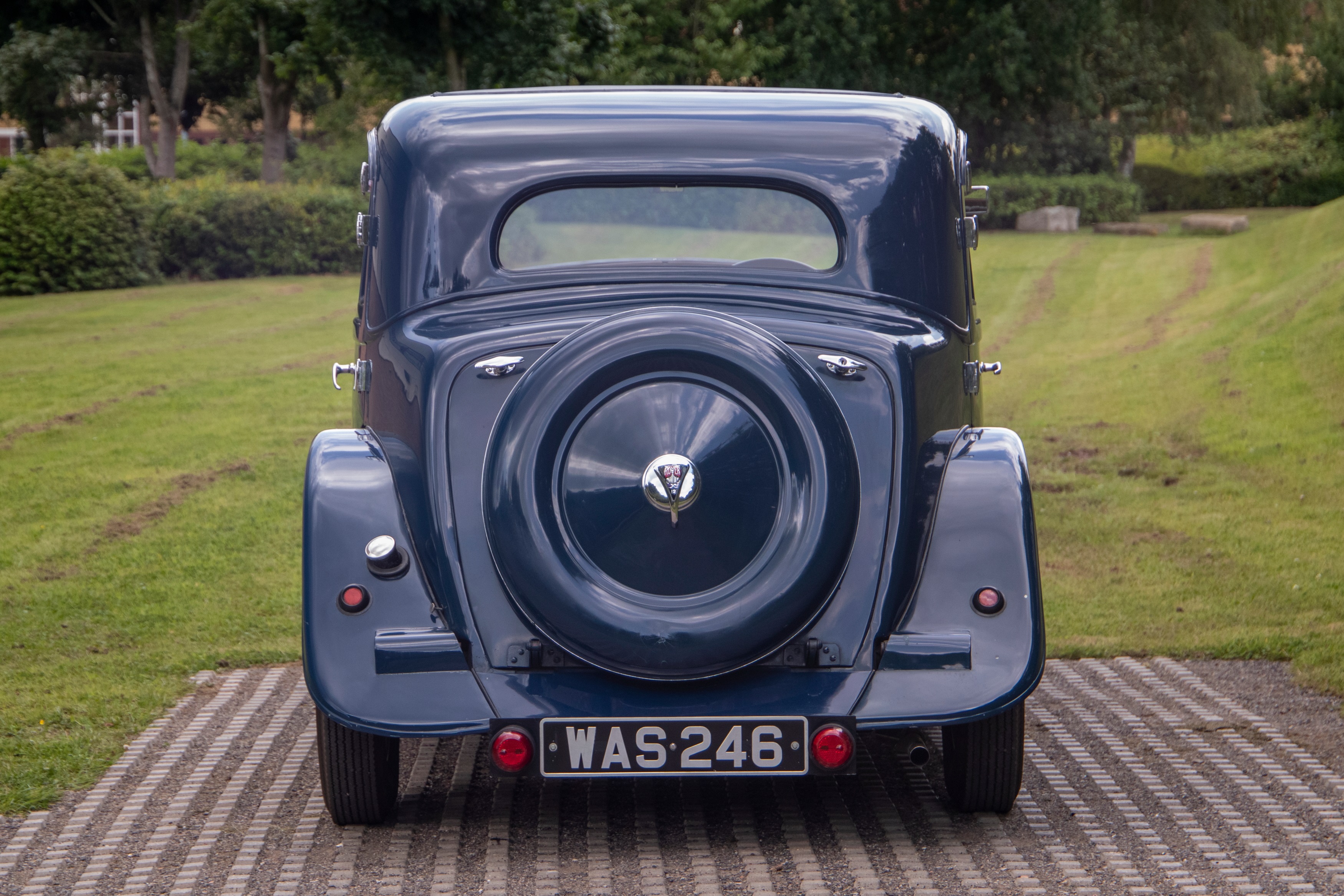 Lot 24 - 1935 Rover 12 Sportsman Saloon