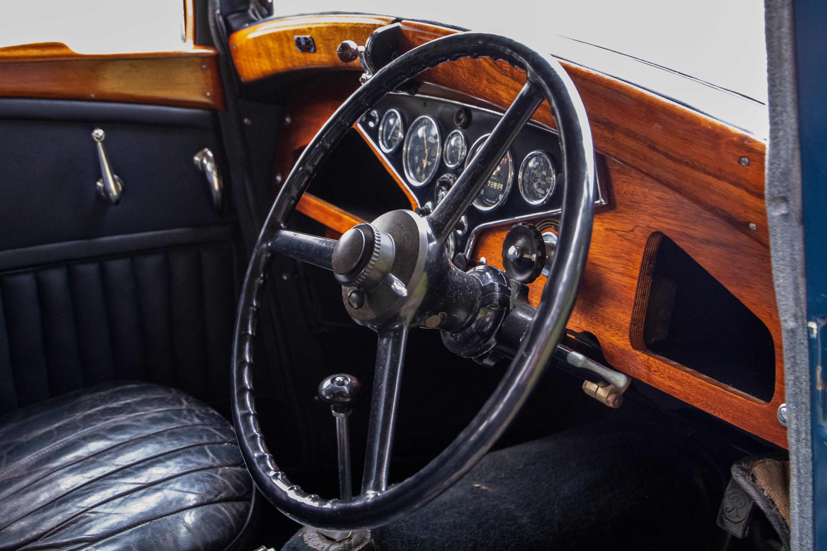 Lot 24 - 1935 Rover 12 Sportsman Saloon