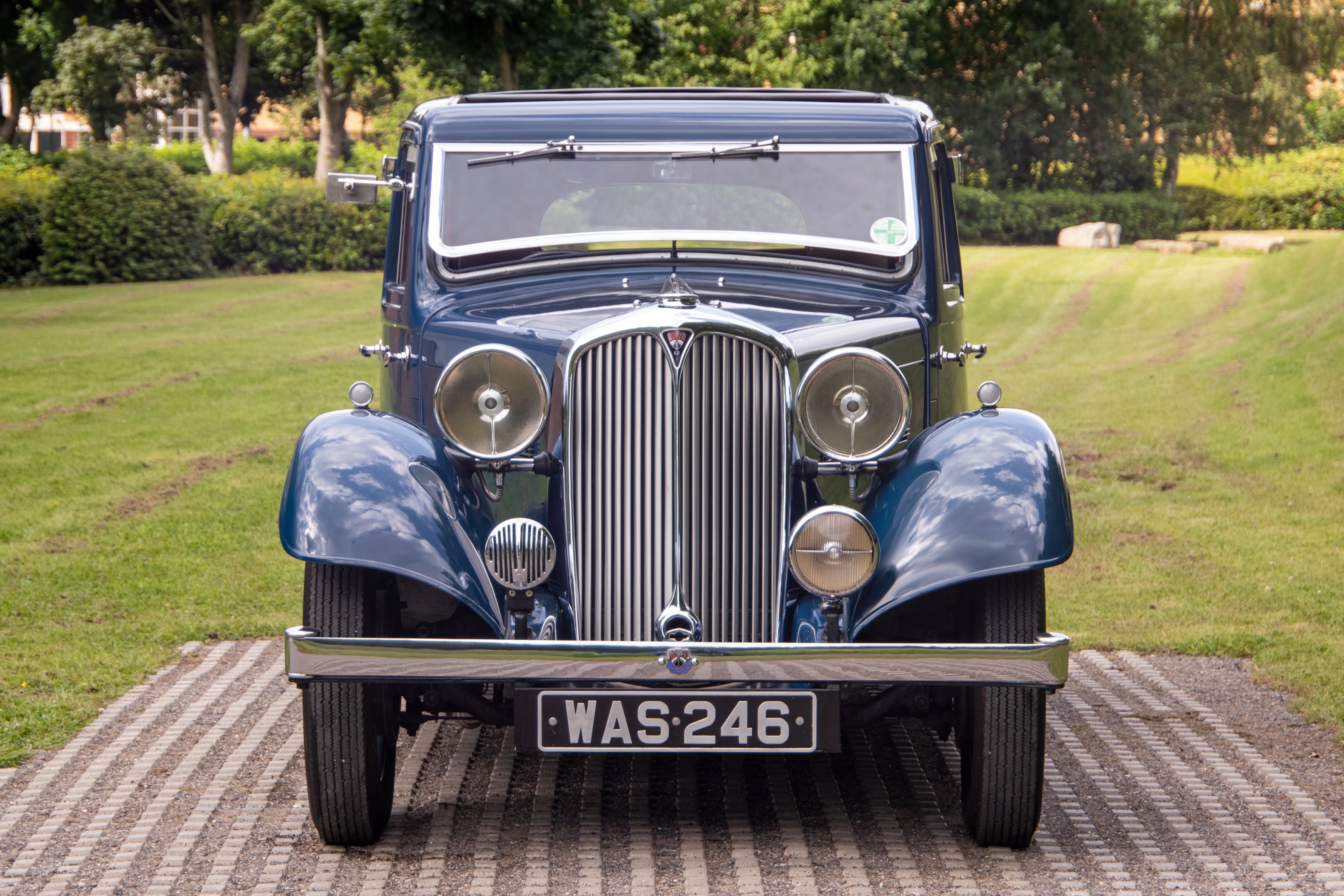Lot 24 - 1935 Rover 12 Sportsman Saloon
