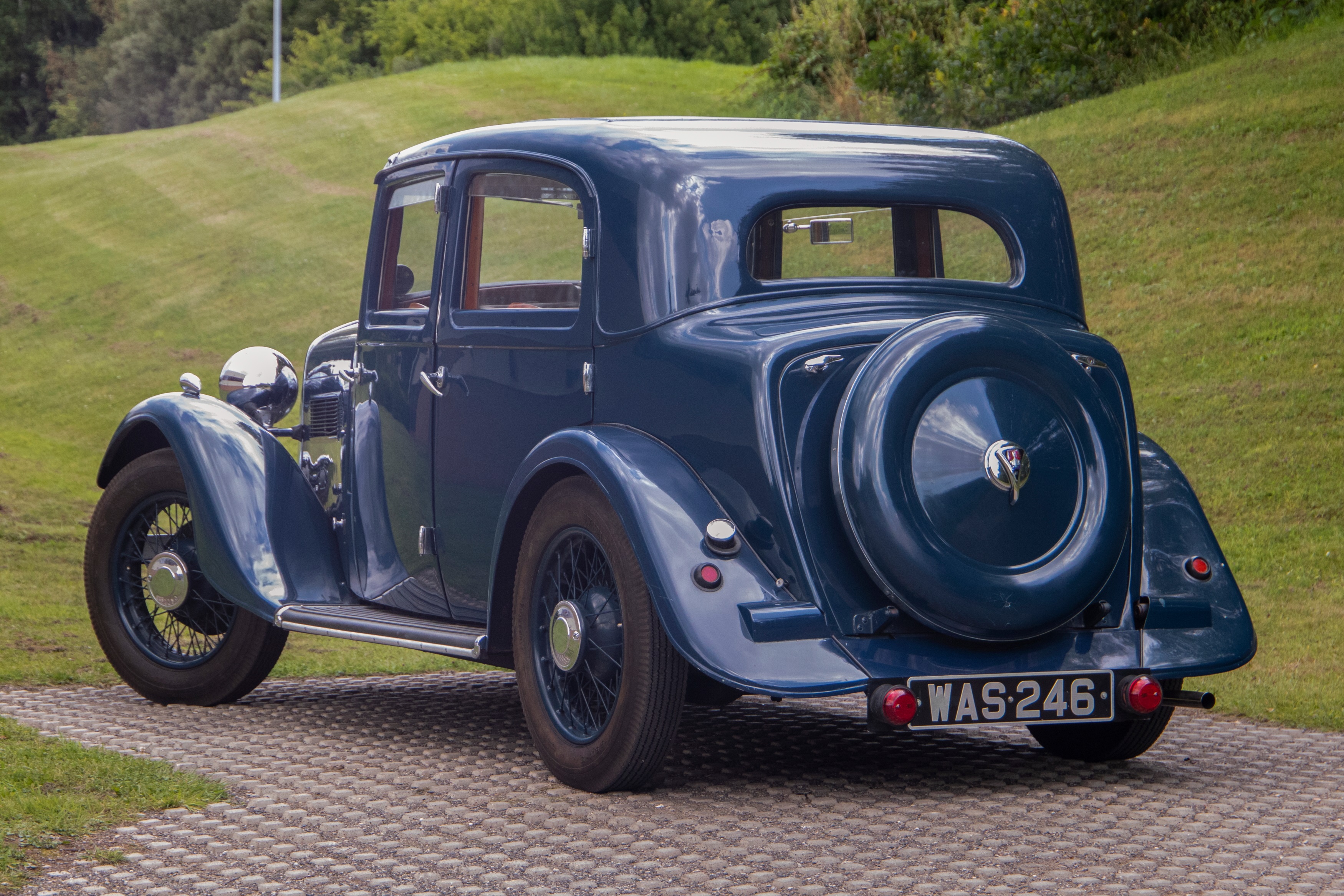 Lot 24 - 1935 Rover 12 Sportsman Saloon