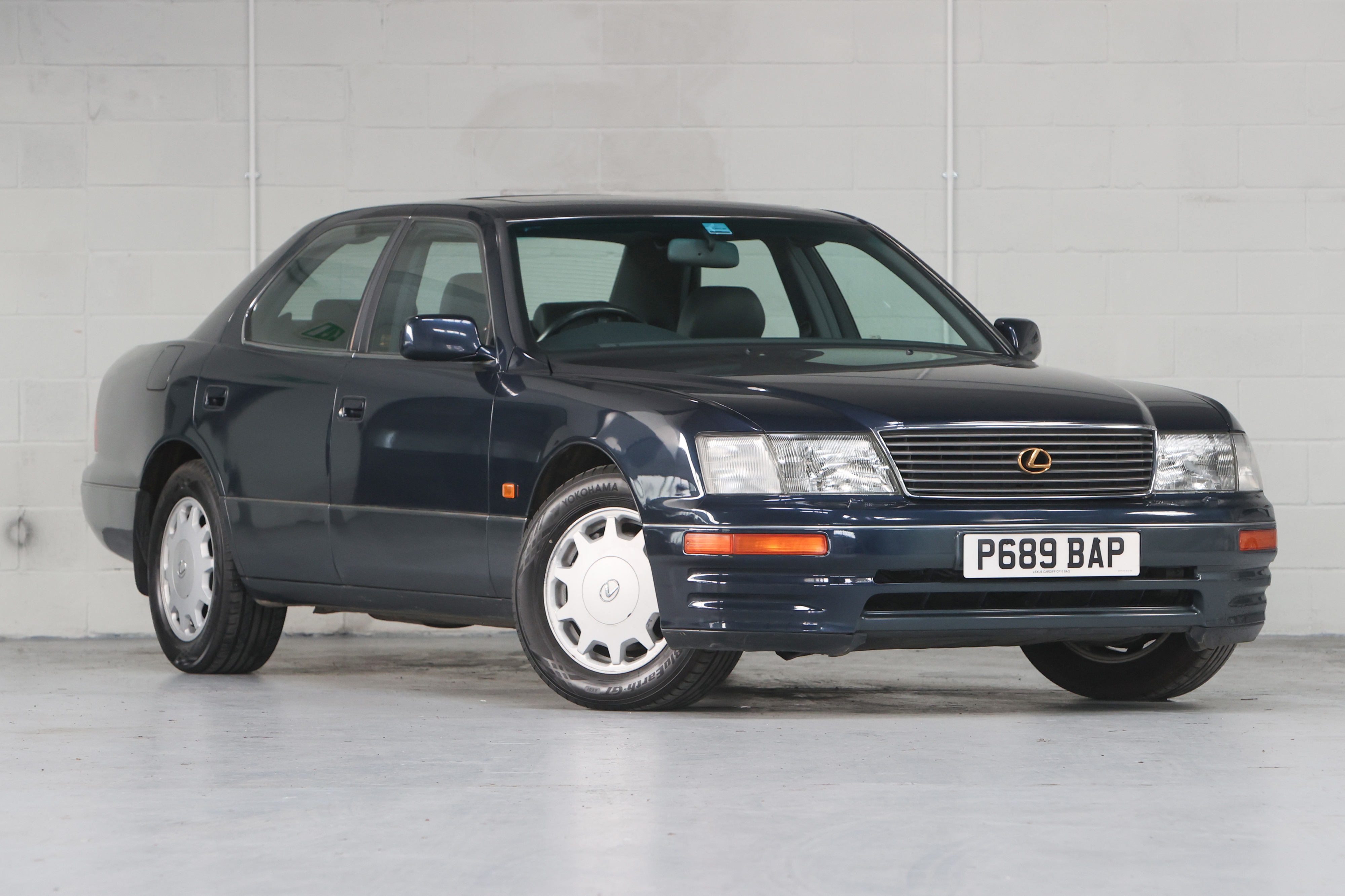 Lot 215 - 1997 Lexus LS 400