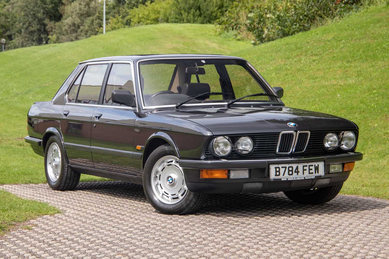 Lot 17 - 1985 BMW M535i