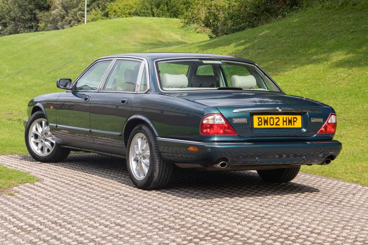 Lot 11 - 2002 Jaguar XJ8 Executive