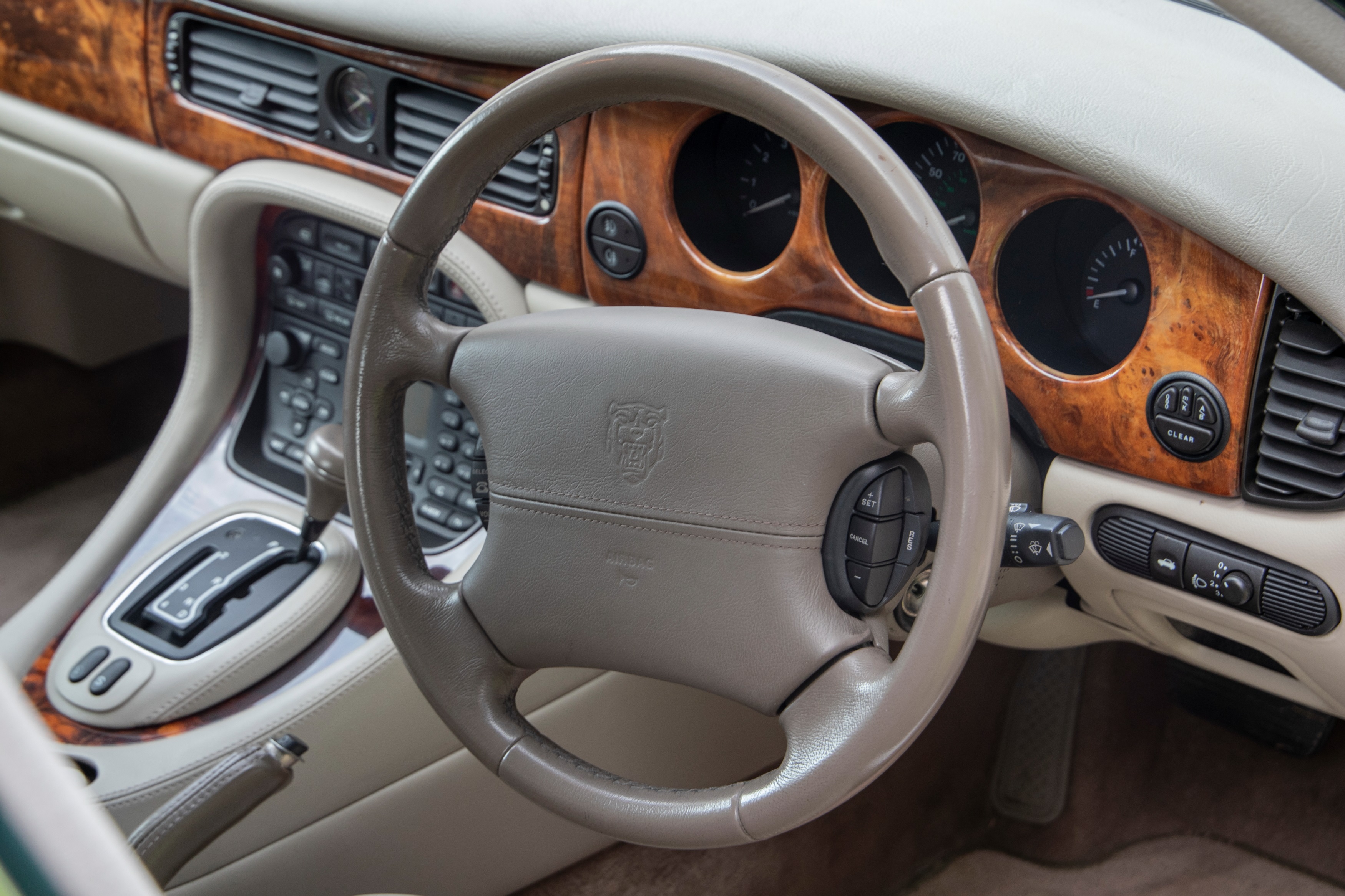 Lot 11 2002 Jaguar XJ8 Executive lot-11-2002-jaguar-xj8-executive