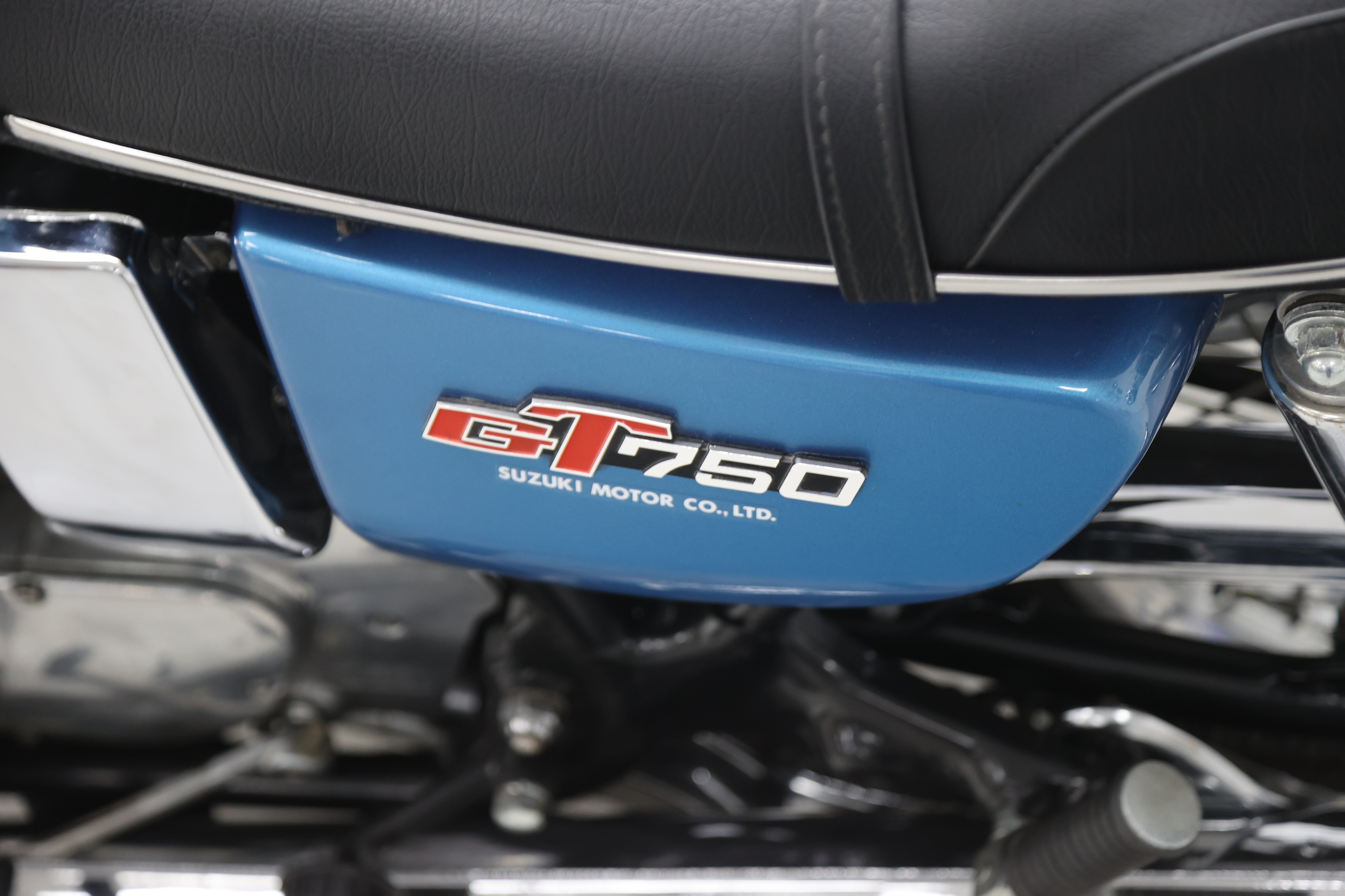 Kit LED Lampada H9 4900 Lm Abbaglianti SUZUKI GSX R 750 Kit LED Lampada H9 4900 Lm Abbaglianti SUZUKI GSX R 750