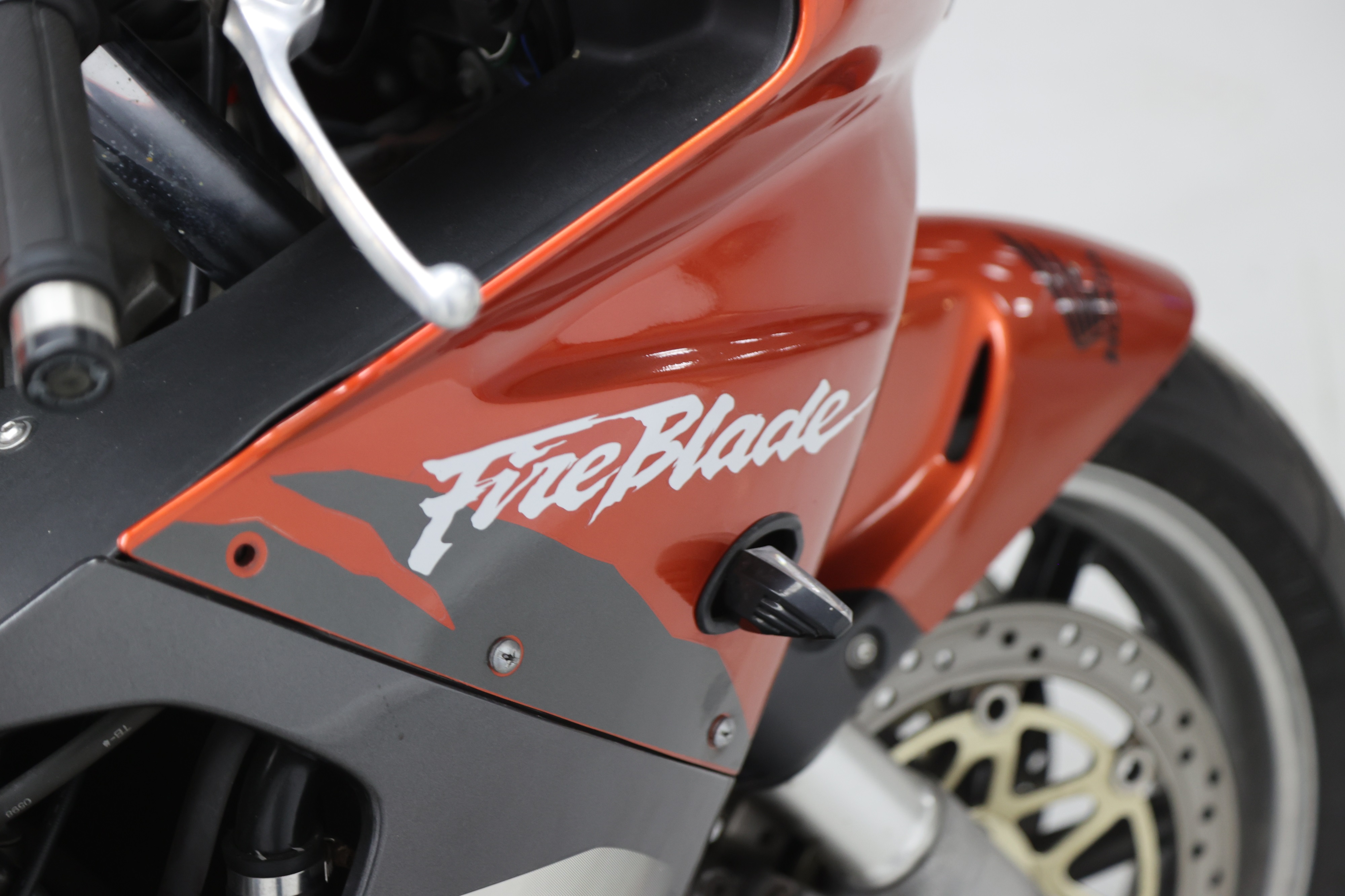 Lot 63 - 1998 Honda CBR900RR Fireblade