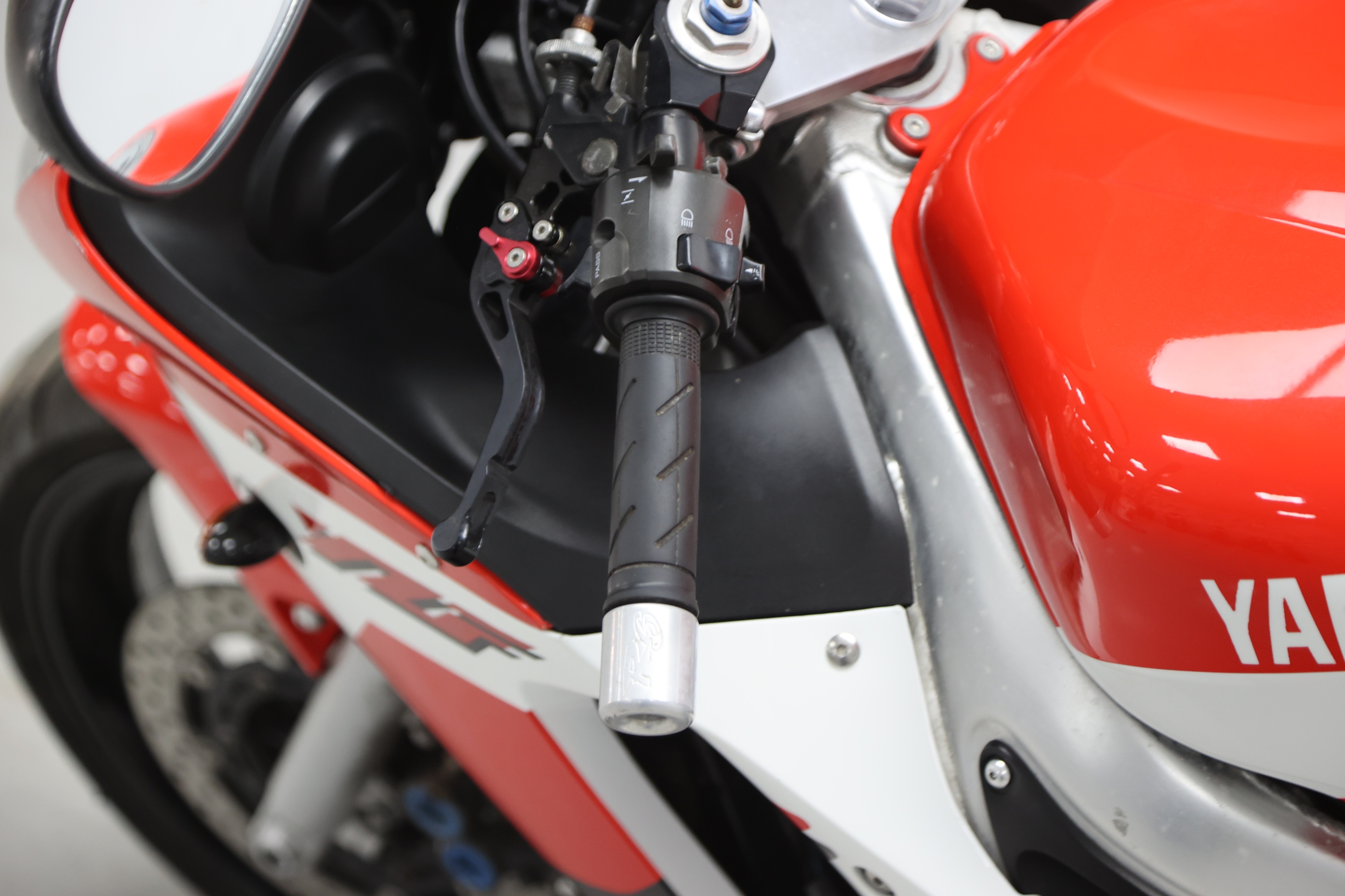 2002 R6 Rider. View Handlebars Lot 107 - 1999 Yamaha YZF-R6