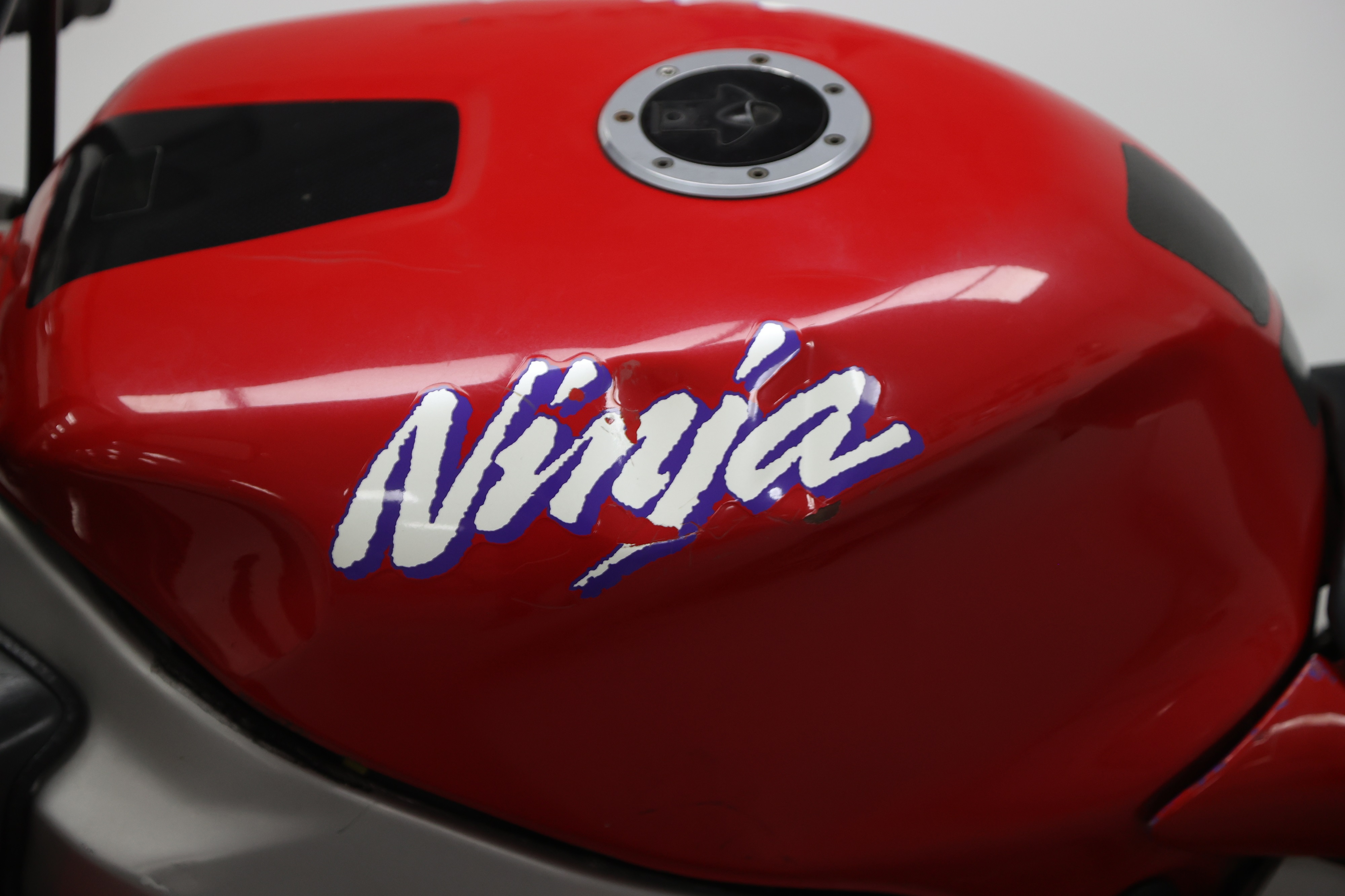 r出品 Lot 97 - 1996 Kawasaki ZX-7R Ninja