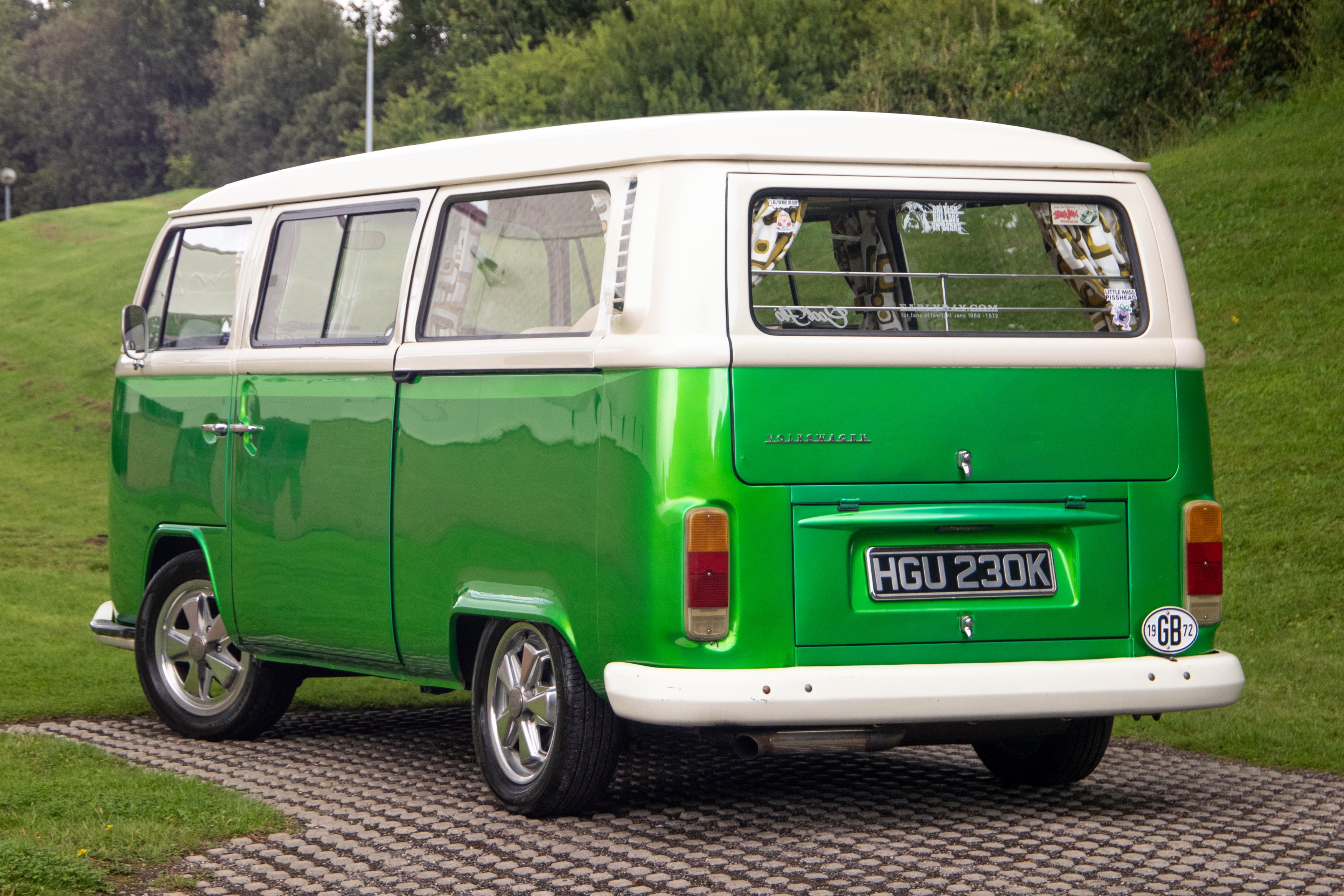 Lot 32 1972 Volkswagen Type 2 Bay Window Camper Van 