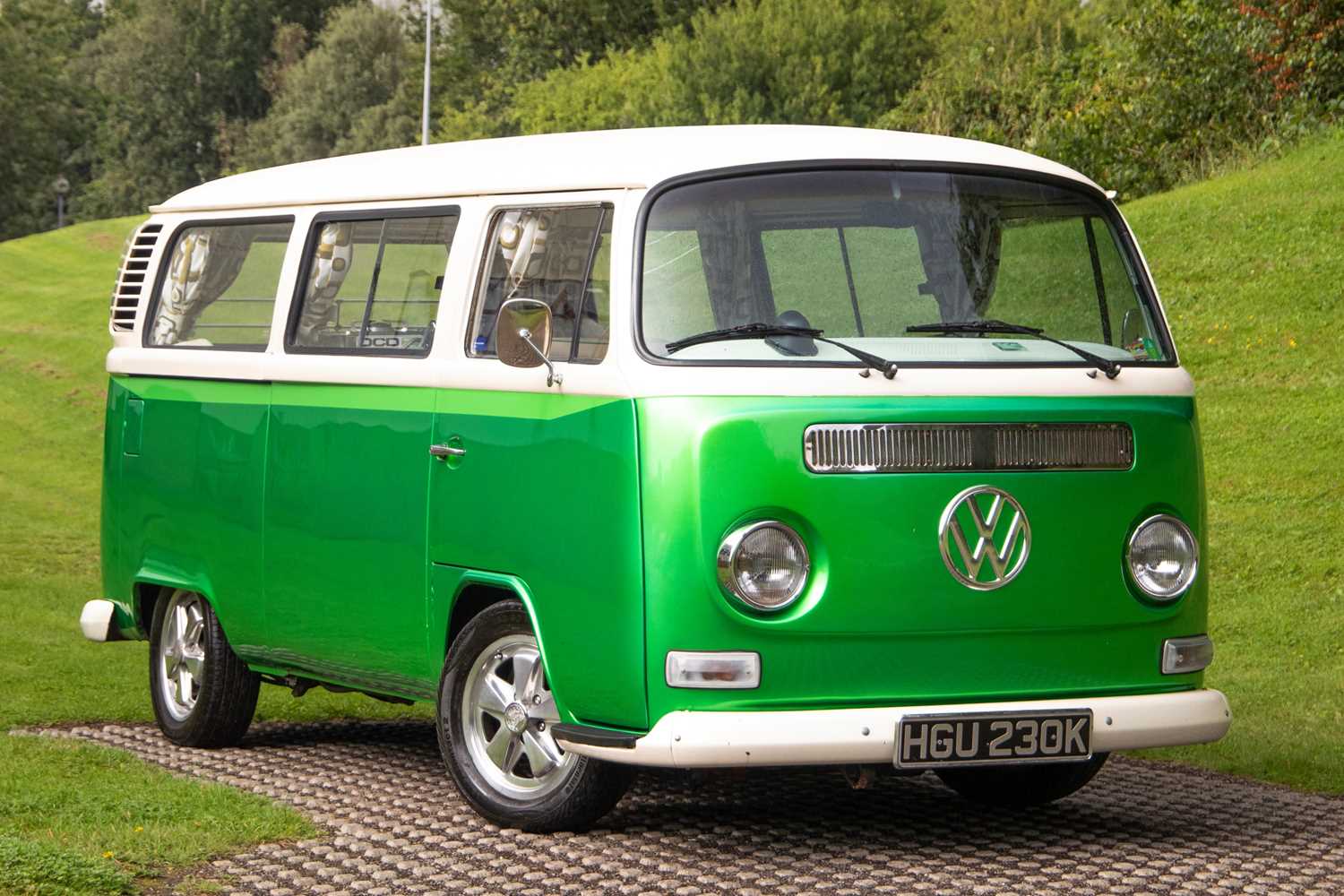 Lot 32 - 1972 Volkswagen Type 2 Bay Window Camper Van