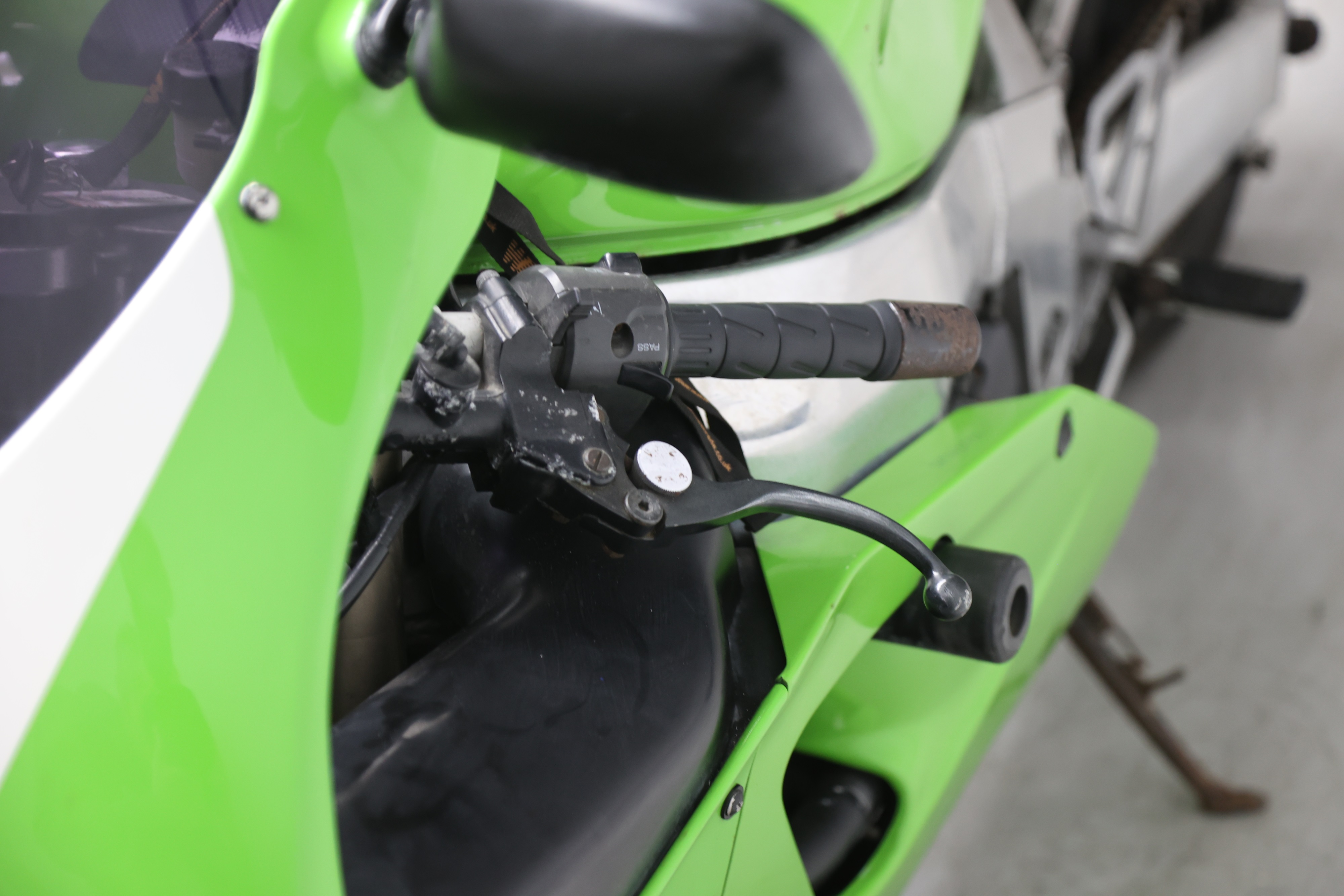 Lot 53 - 1998 Kawasaki ZX-7R Ninja
