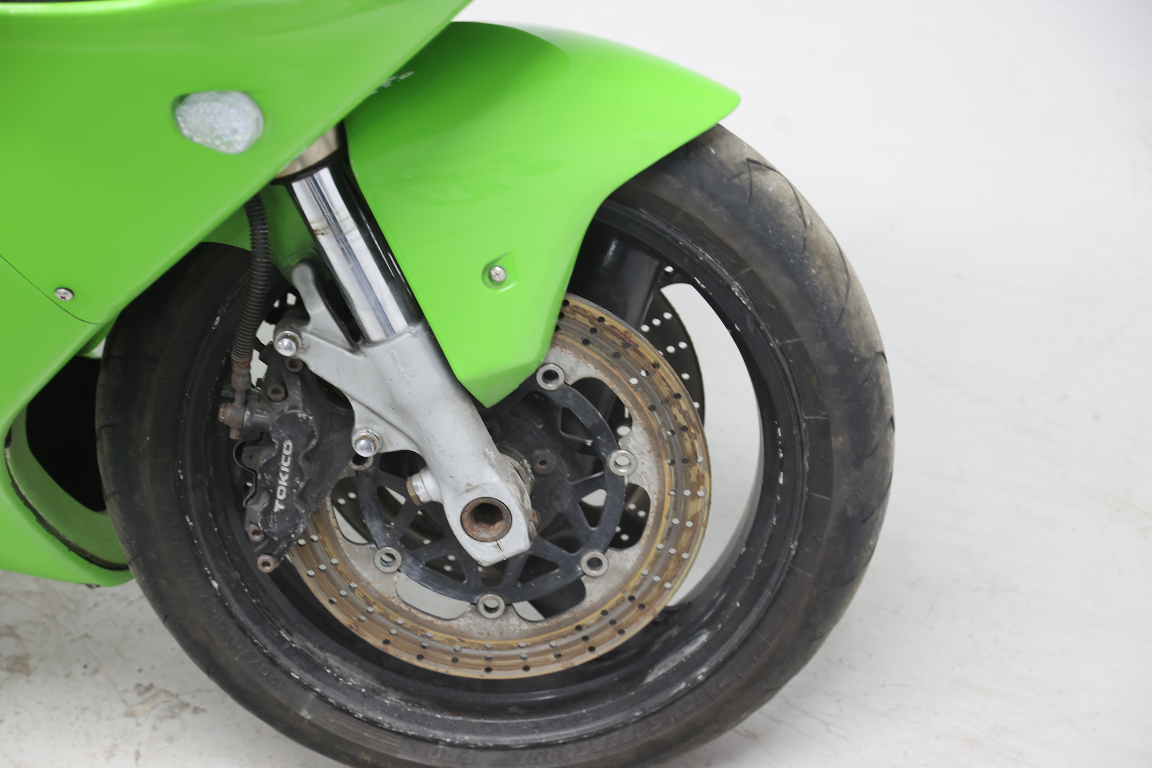 Lot 53 - 1998 Kawasaki ZX-7R Ninja
