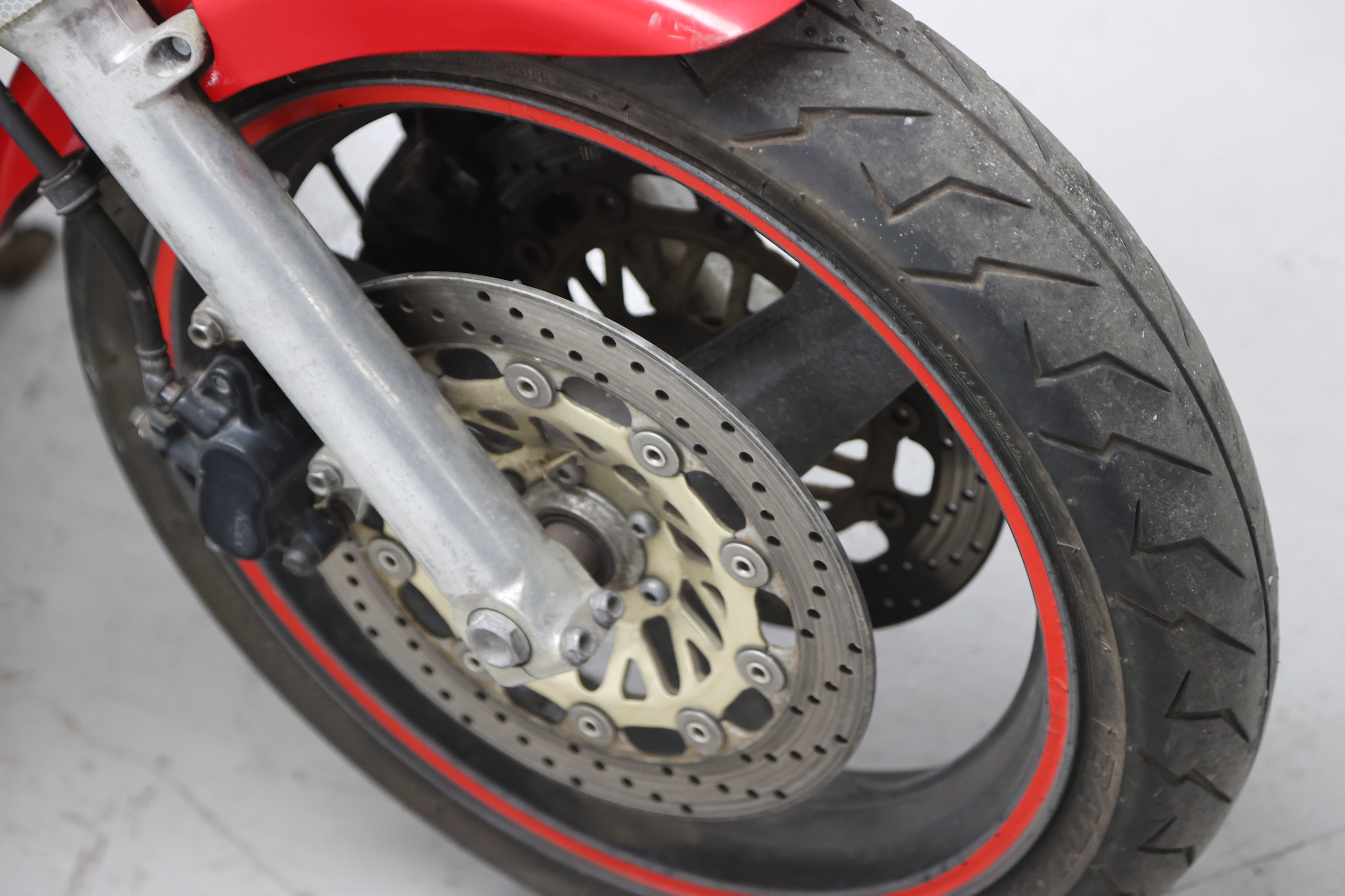 Lot 31 - 1997 Honda CB400SF