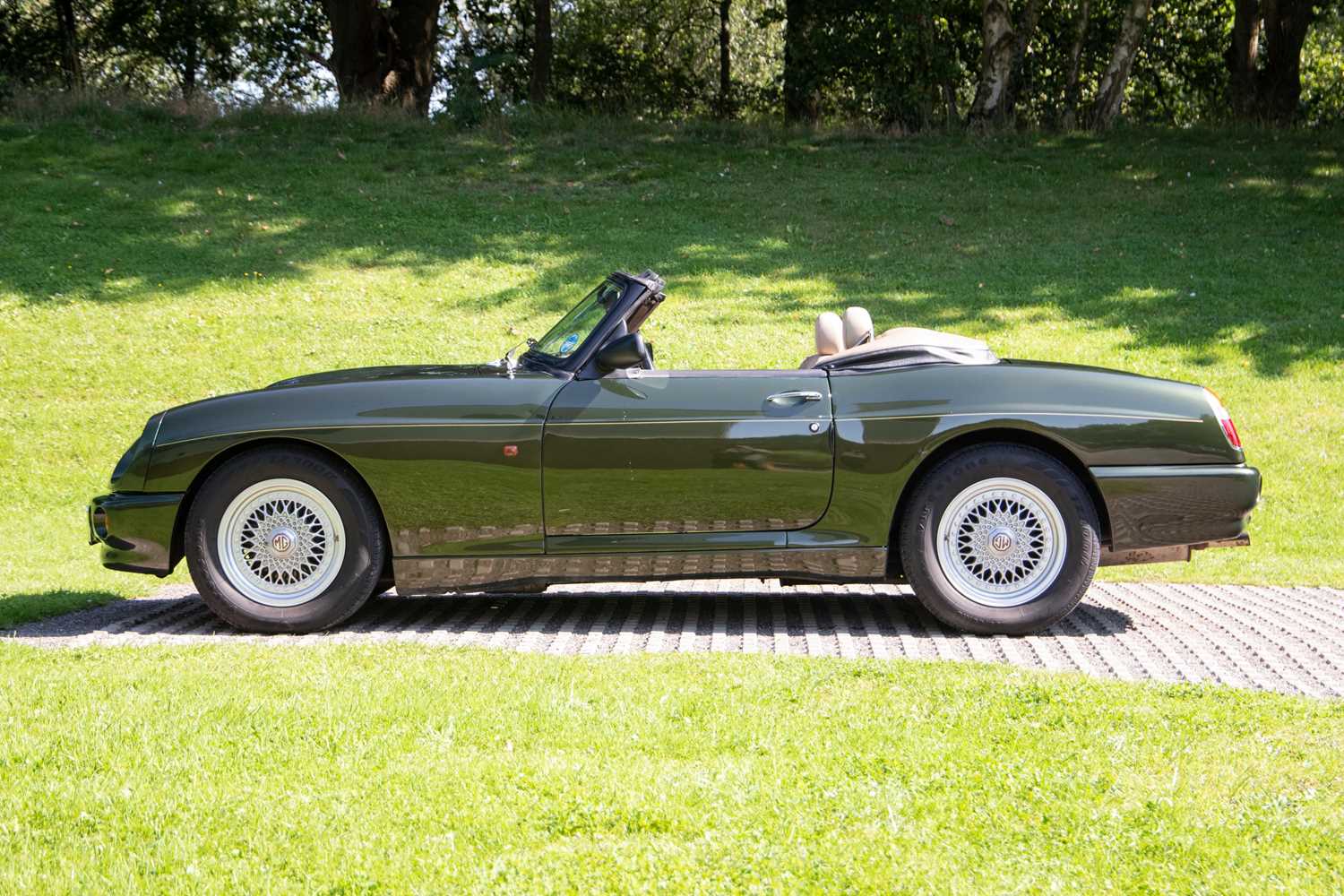 Lot 67 - 1998 MG R V8