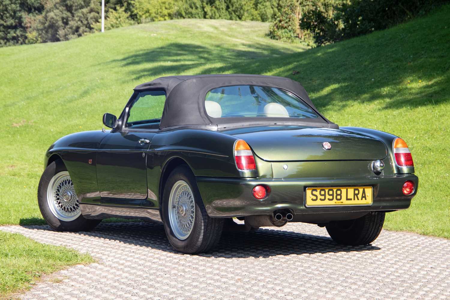 Lot 67 - 1998 MG R V8
