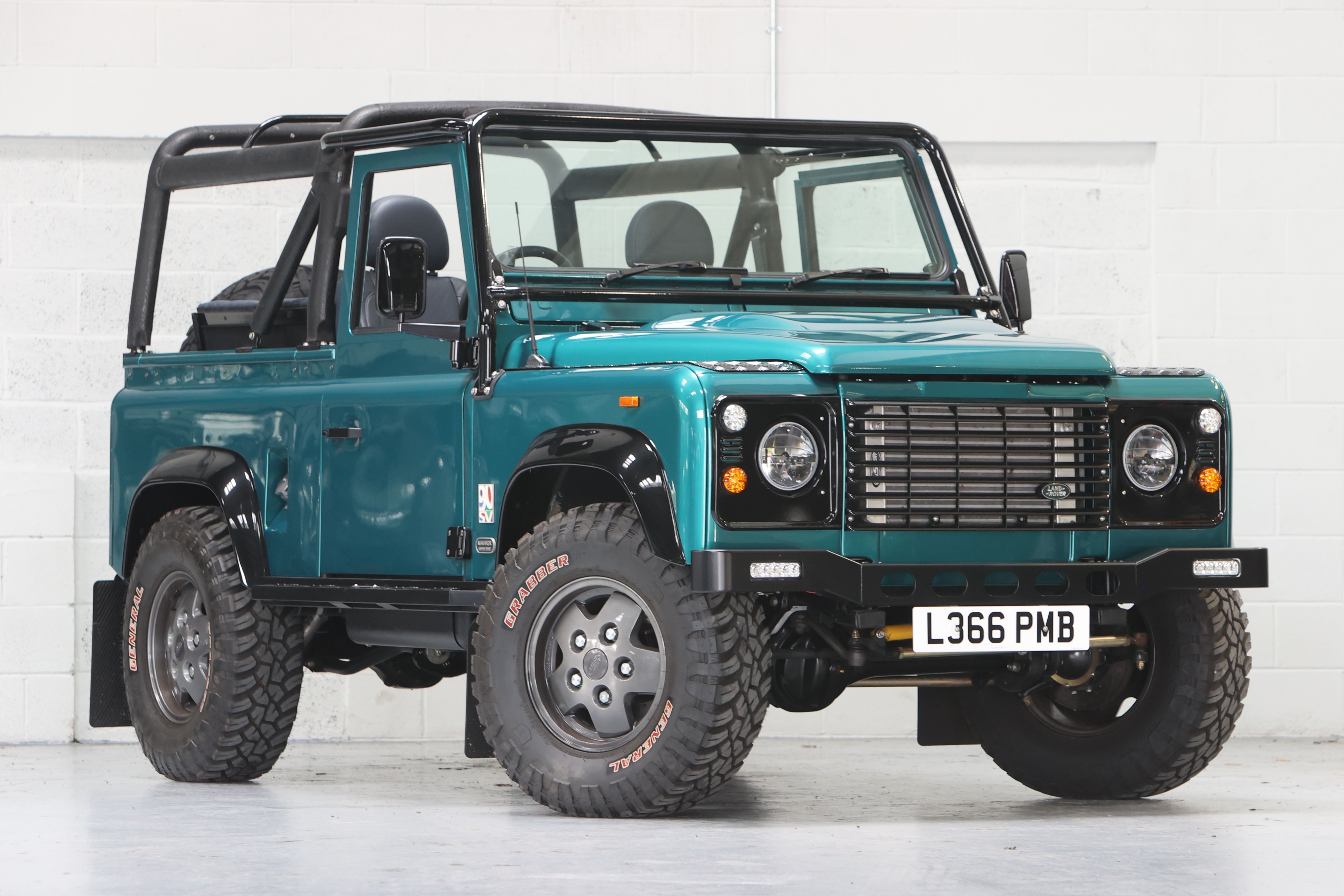 Lot 23 - 1993 Land Rover Defender 90 SV