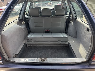 Lot 25 - 1994 Mercedes-Benz E320 7-Seater Estate