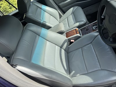 Lot 25 - 1994 Mercedes-Benz E320 7-Seater Estate