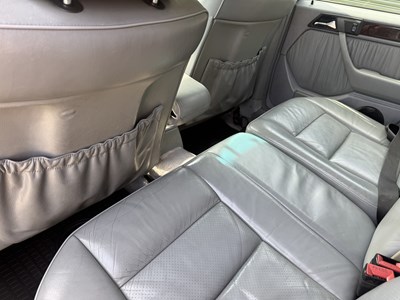 Lot 25 - 1994 Mercedes-Benz E320 7-Seater Estate