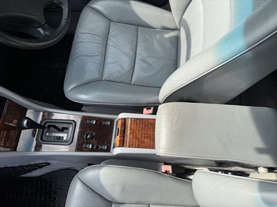 Lot 25 - 1994 Mercedes-Benz E320 7-Seater Estate