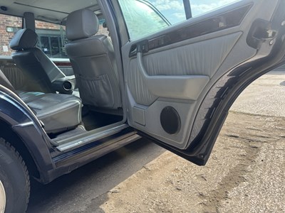 Lot 25 - 1994 Mercedes-Benz E320 7-Seater Estate