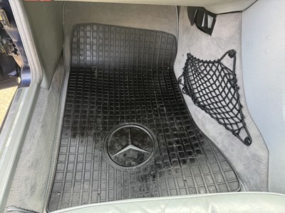 Lot 25 - 1994 Mercedes-Benz E320 7-Seater Estate