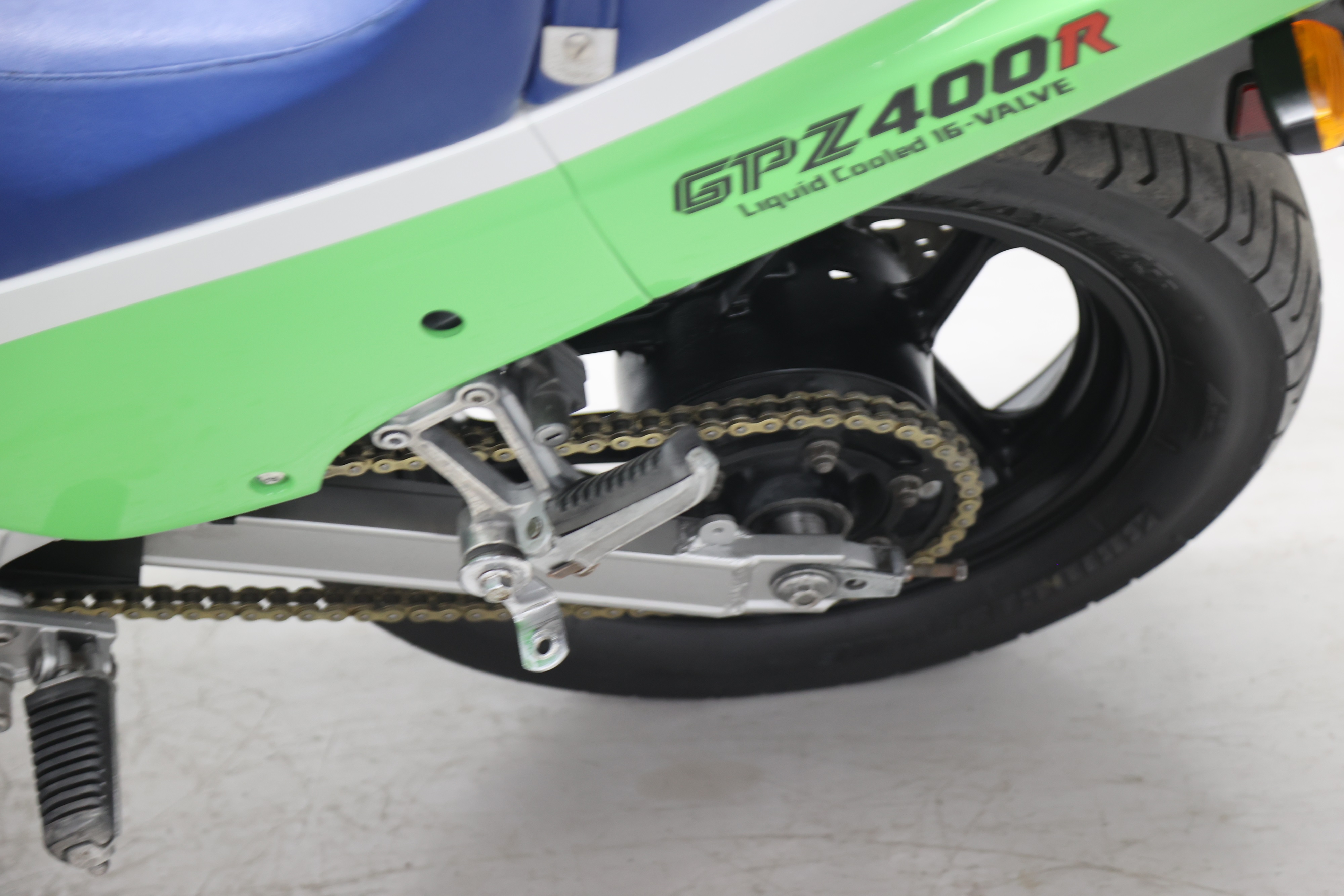 Lot 87 - 1986 Kawasaki GPZ400R