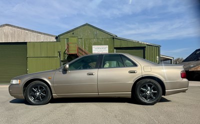 Lot 44 - 2001 Cadillac Seville STS V8