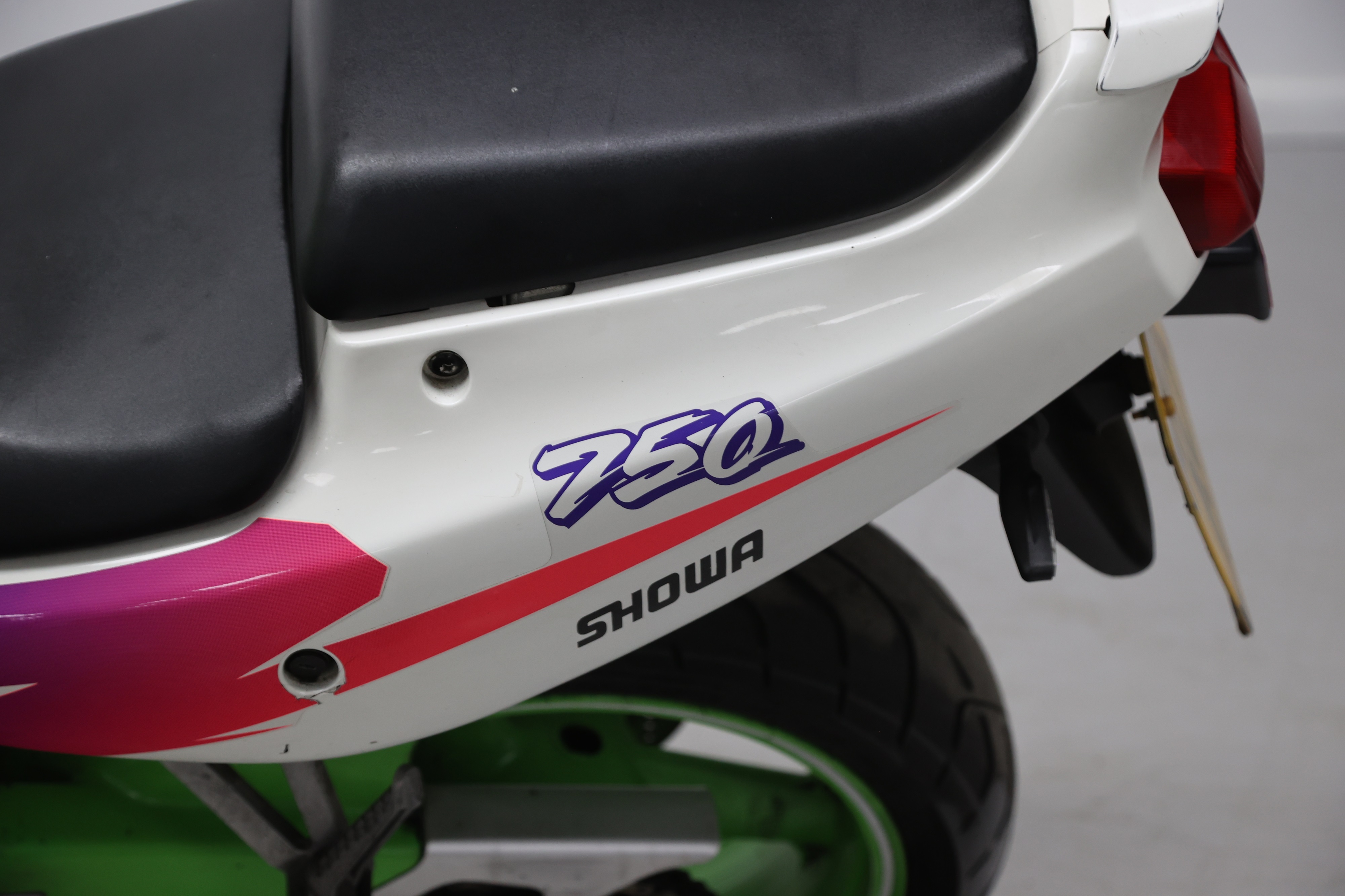 Lot 66 - 1995 Kawasaki ZXR750R Ninja