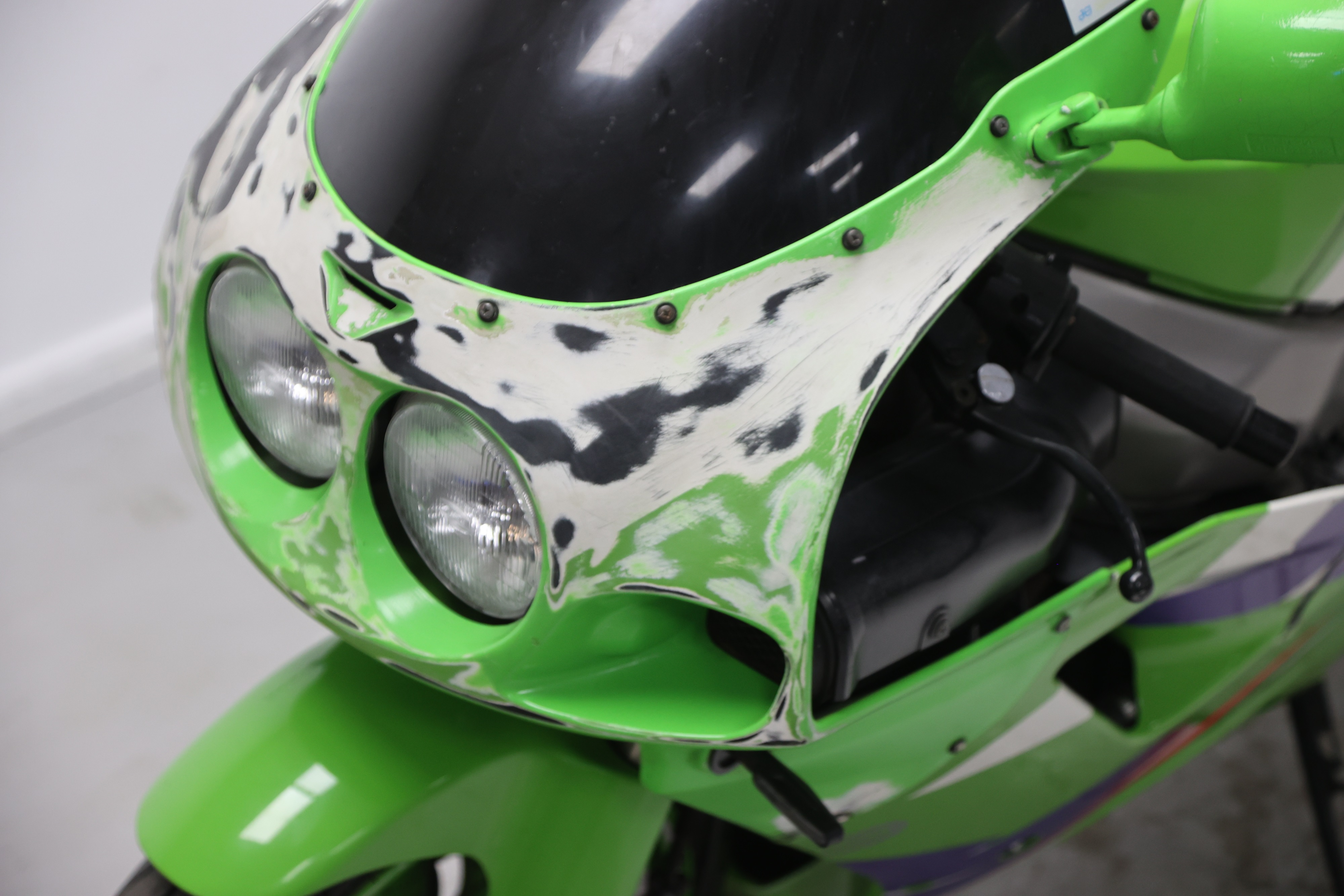 Lot 66 - 1995 Kawasaki ZXR750R Ninja